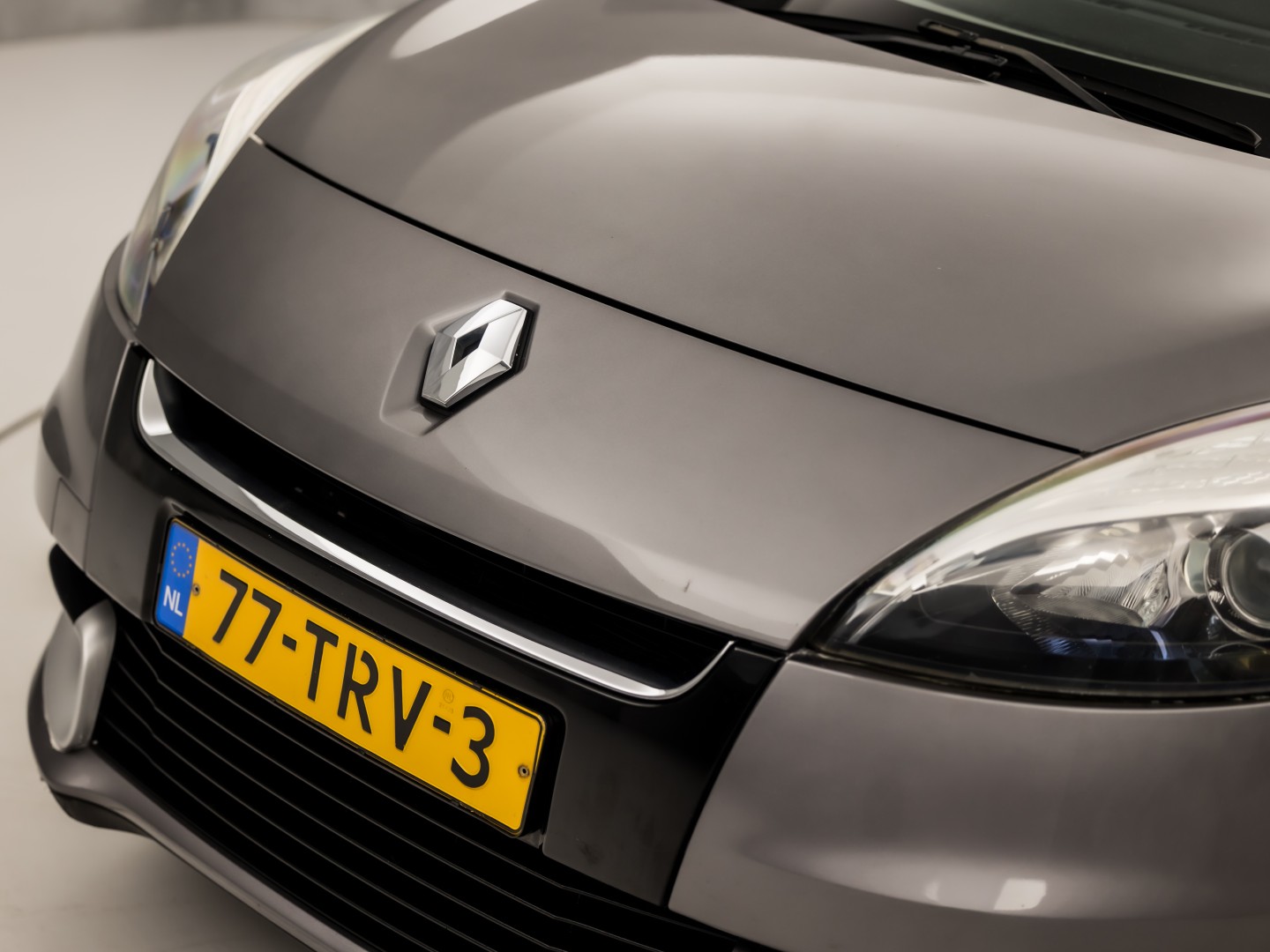 Renault Scénic 1.6 Sport (NAVIGATIE, AIRCO, CRUISE, TREKHAAK, SPORTSTOELEN, NIEUWE APK, NIEUWSTAAT)