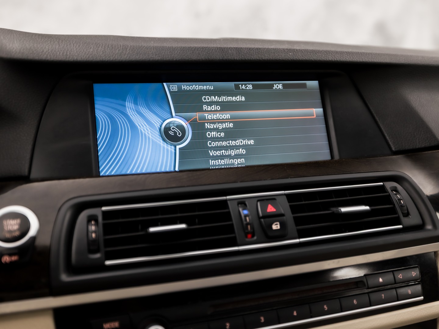 BMW 5 Serie 528i High Executive 245Pk Automaat (SCHUIFDAK, GROOT NAVI, LEDER, GETINT GLAS, ELEK SPORTSTOELEN, ZWART HEMEL, STOELVERWARMING, PARKEERSENSOREN, XENON, NIEUWSTAAT)