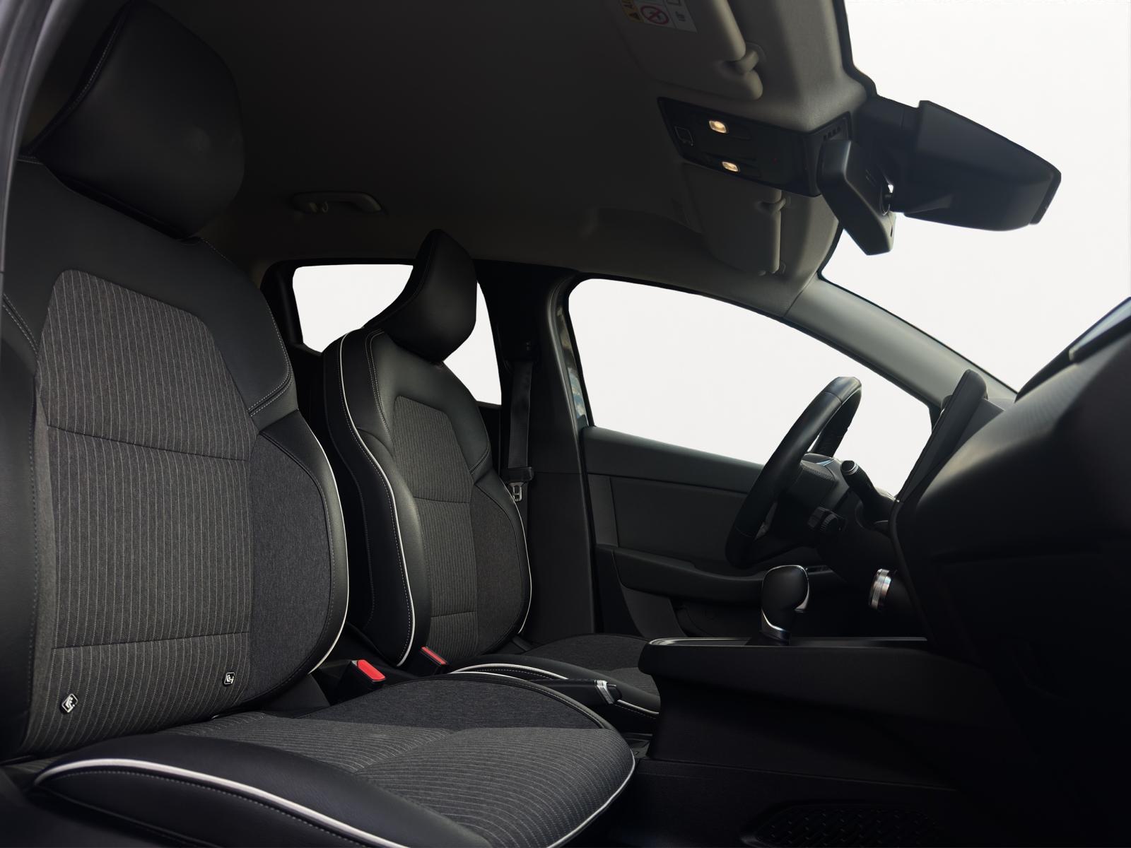 Renault Clio 1.0 TCe 100PK Automaat Intens Camera Trekhaak Apple-Carplay
