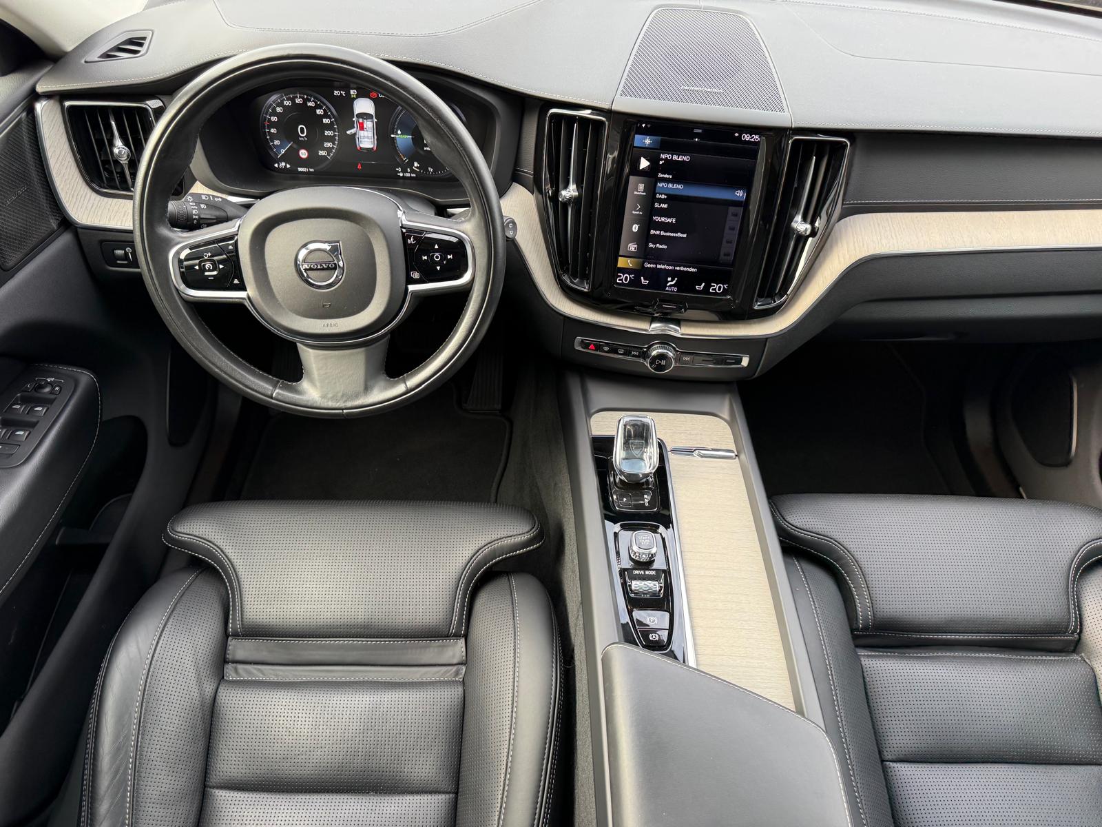 Volvo XC60 2.0 T8 Plug-in hybrid AWD Inscription Exclusive | 1E EIGENAAR | 3/6/12 MND GARANTIE | PANO | LED | ACC | DAB | CARPLAY | TREKHAAK | STOELKOELING |