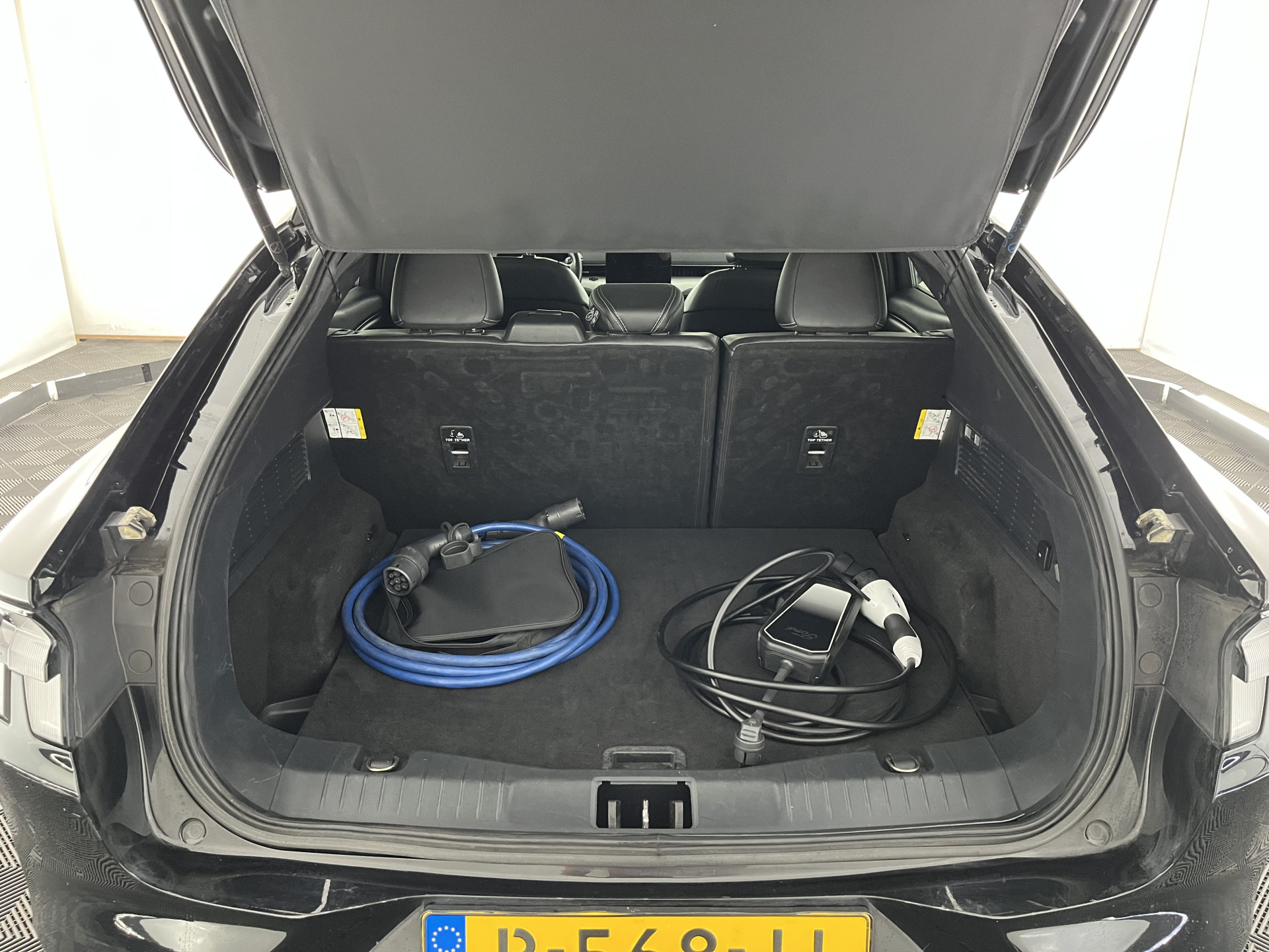 Ford Mustang Mach-E RWD 75 kWh [ 3-Fase-11kW ] {SOH-83%} (INCL-BTW)  Aut. *LEATHER | FULL-LED | DAB | DIGI-COCKPIT | KEYLESS | NAVI-FULLMAP | CARPLAY | HEATED-COMFORTSEATS | TOPVIEW | ADAPTIVE-CRUISE | PRIVACY-GLASS | 18'' ALU*