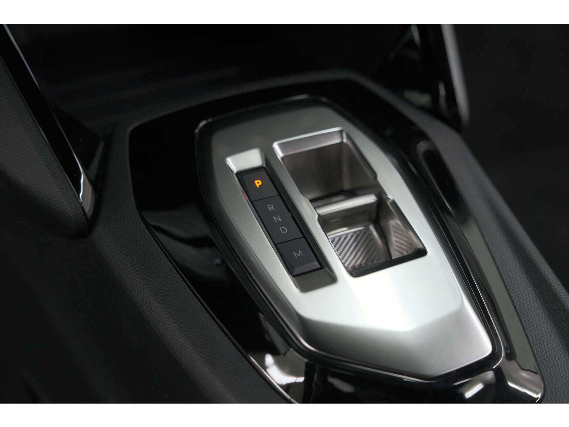 Peugeot 2008 1.2 Hybrid 136 Style | Apple Carplay | Parkeersensoren | Climate Control