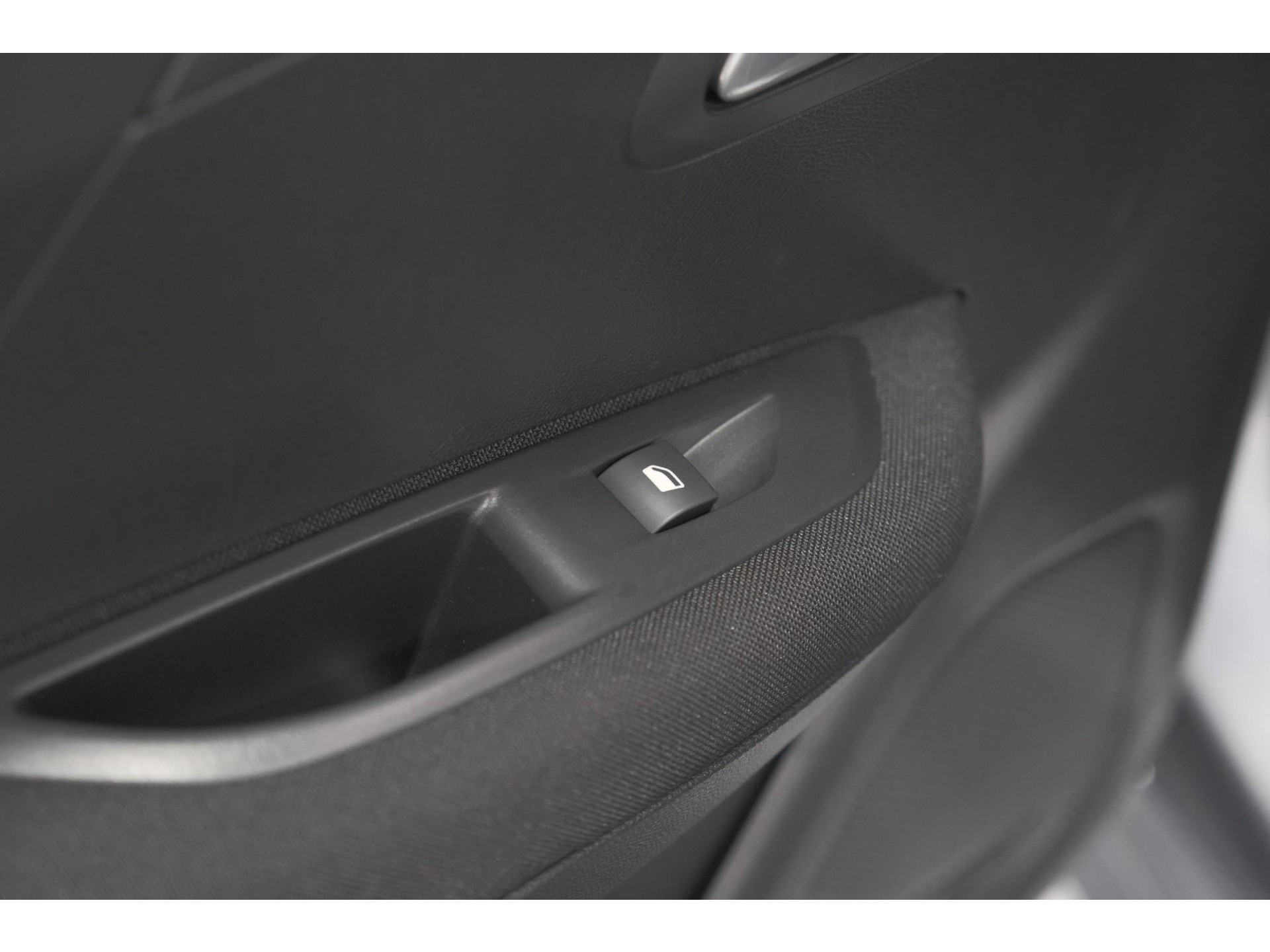 Peugeot 208 PureTech 75 Active Pack | Navigatie | Parkeersensoren | Apple Carplay | Allseason Banden
