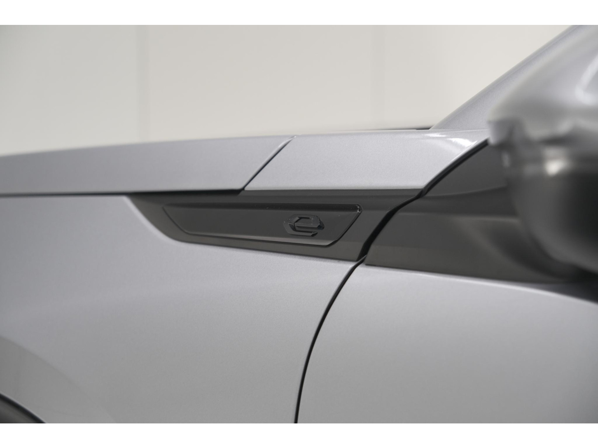 Peugeot e-2008 EV Allure 50 kWh | SOH=96.7 % | 3 Fase Laadfunctie | Camera | Navigatie | Parkeersensoren | Apple Carplay