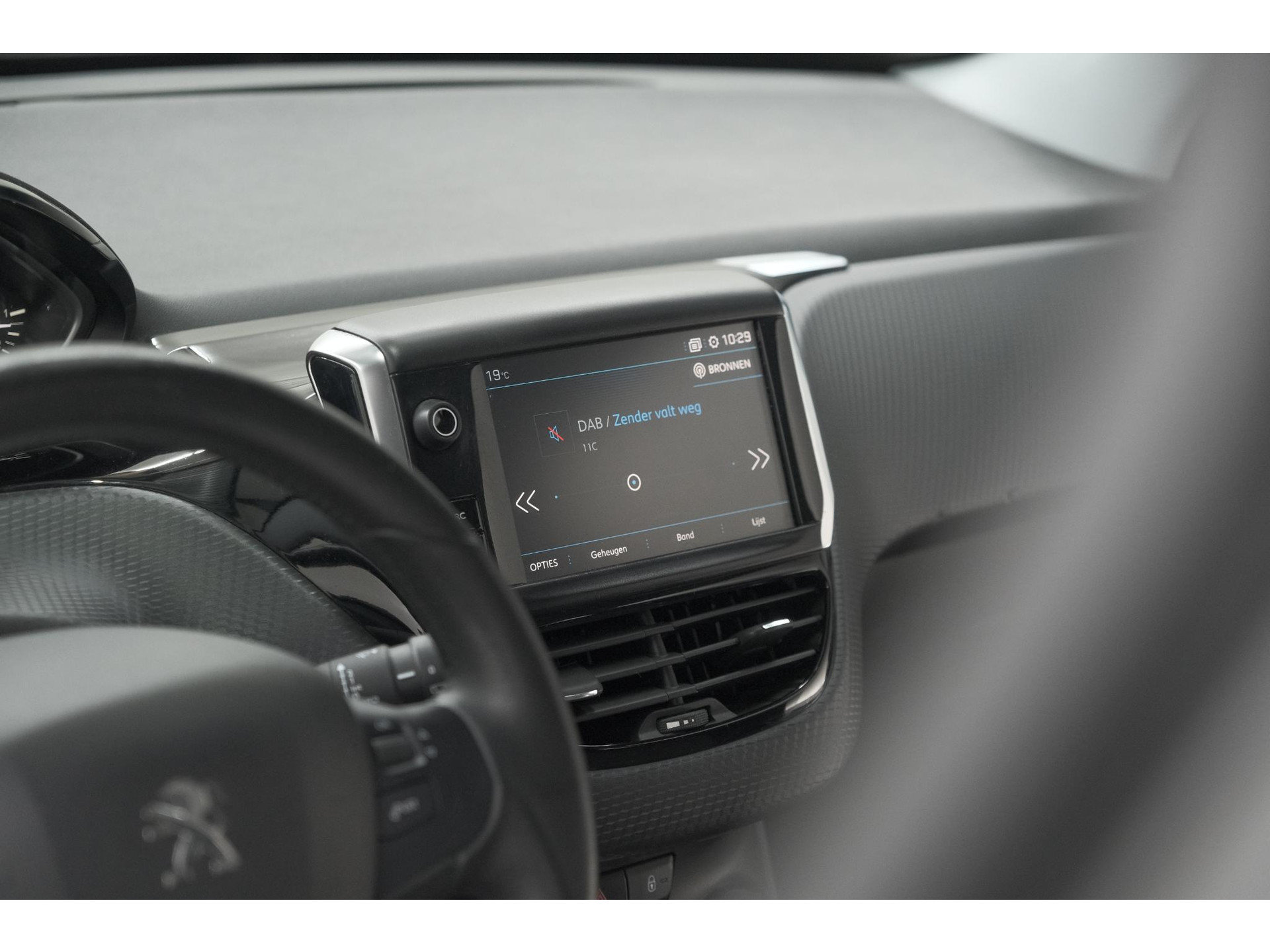 Peugeot 208 PureTech 82 Signature | Parkeersensoren | Apple Carplay | Navigatie
