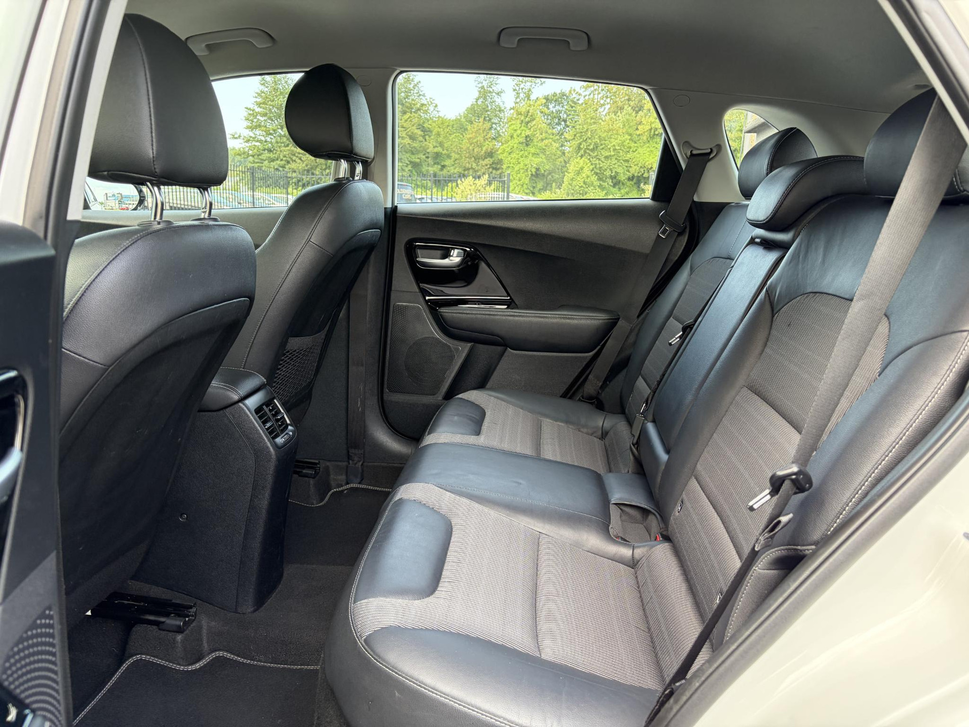 Kia Niro 1.6 GDi Hybrid DynamicLine SOH %100,Carplay,142pk,Camera,Navi,Clima,Cruise,Pdc,Rijstrooksensor,Halfleder,N.A.P,Apk tot 11-2026