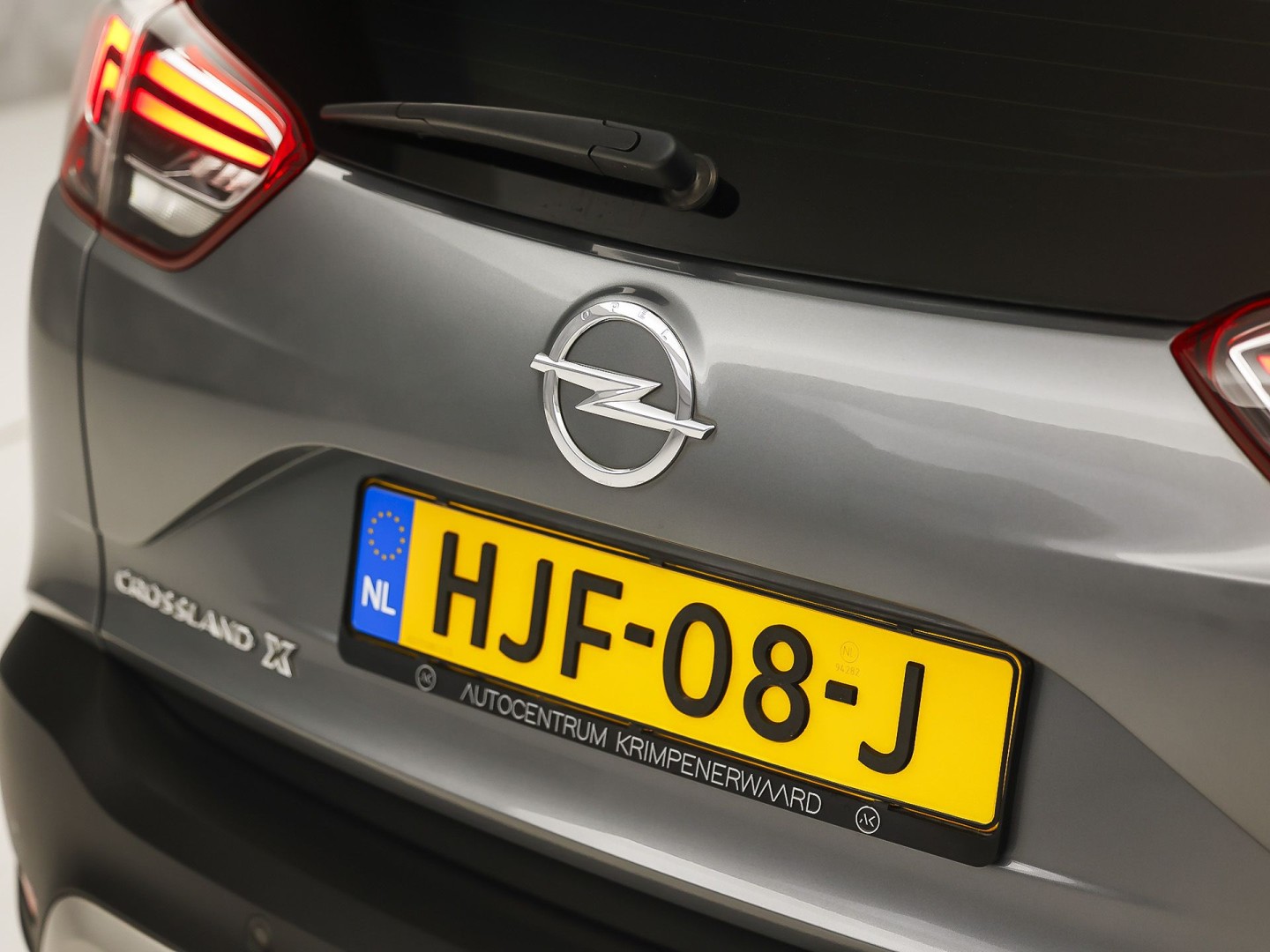 Opel Crossland X 1.2 Turbo Innovation Sport Automaat (APPLE CARPLAY, GROOT NAVI, CLIMATE, STUUR/STOELVERWARMING, SPORTSTOELEN, LEDER, GETINT GLAS, PARKEERSENSOREN, NIEUWSTAAT)