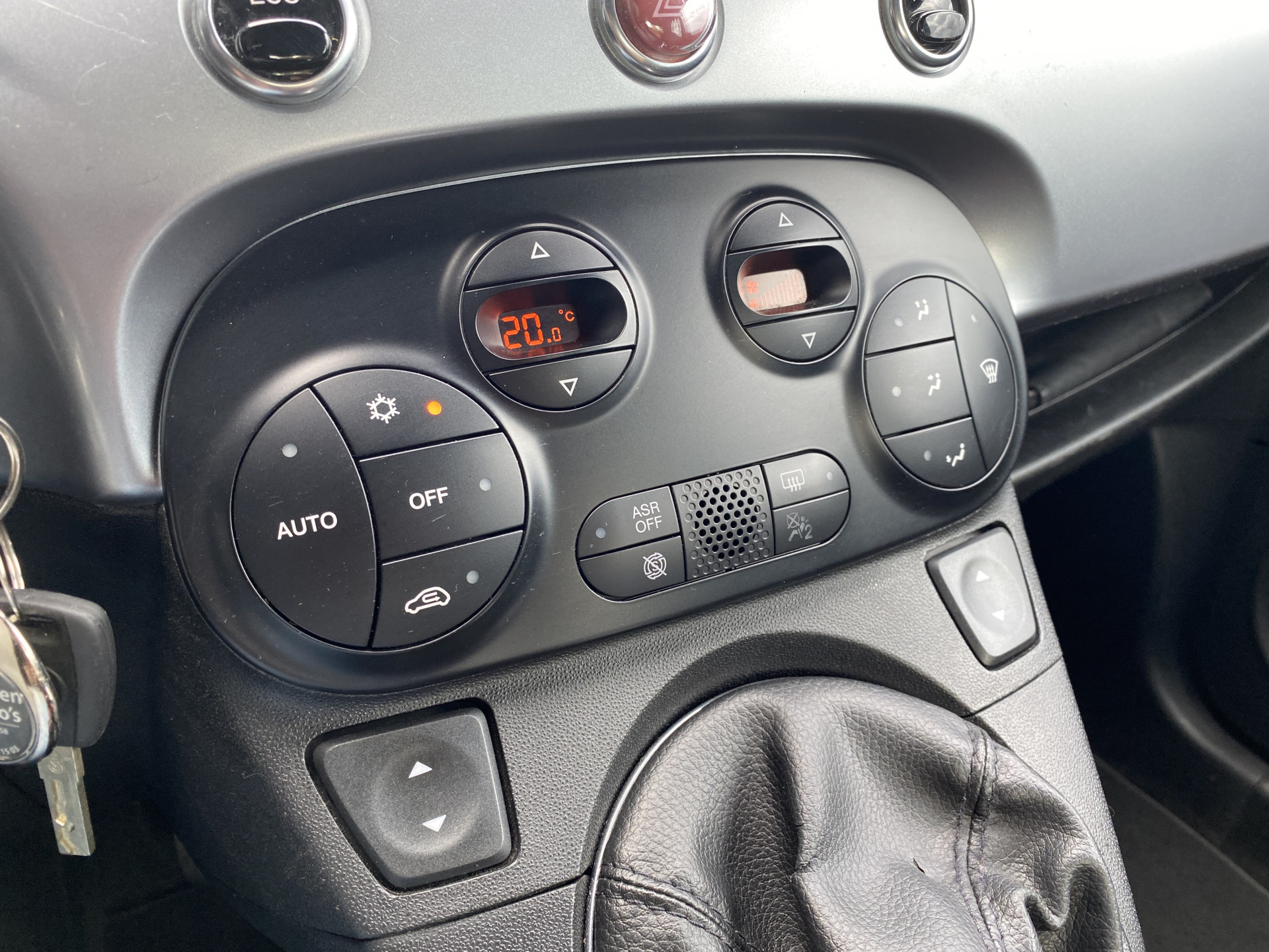 Fiat 500 C 0.9 TwinAir Turbo 500S Sport | leder interieur | climate control | parkeersensoren | all season banden | NL auto