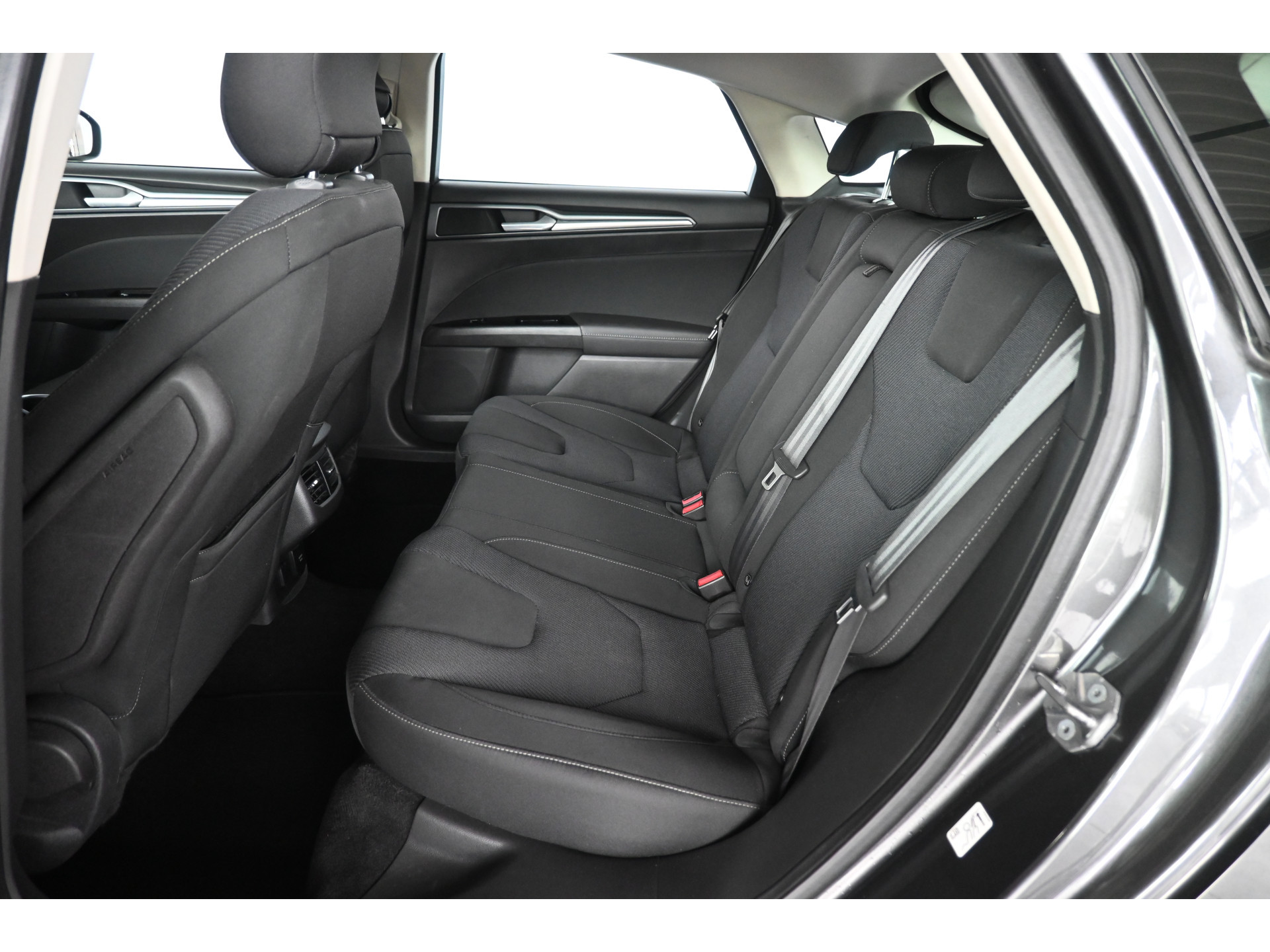 Ford Mondeo 1.5 Titanium Automaat Clima Navigatie Cruise Control Trekhaak Rijklaarprijs! Inruil Mogelijk!