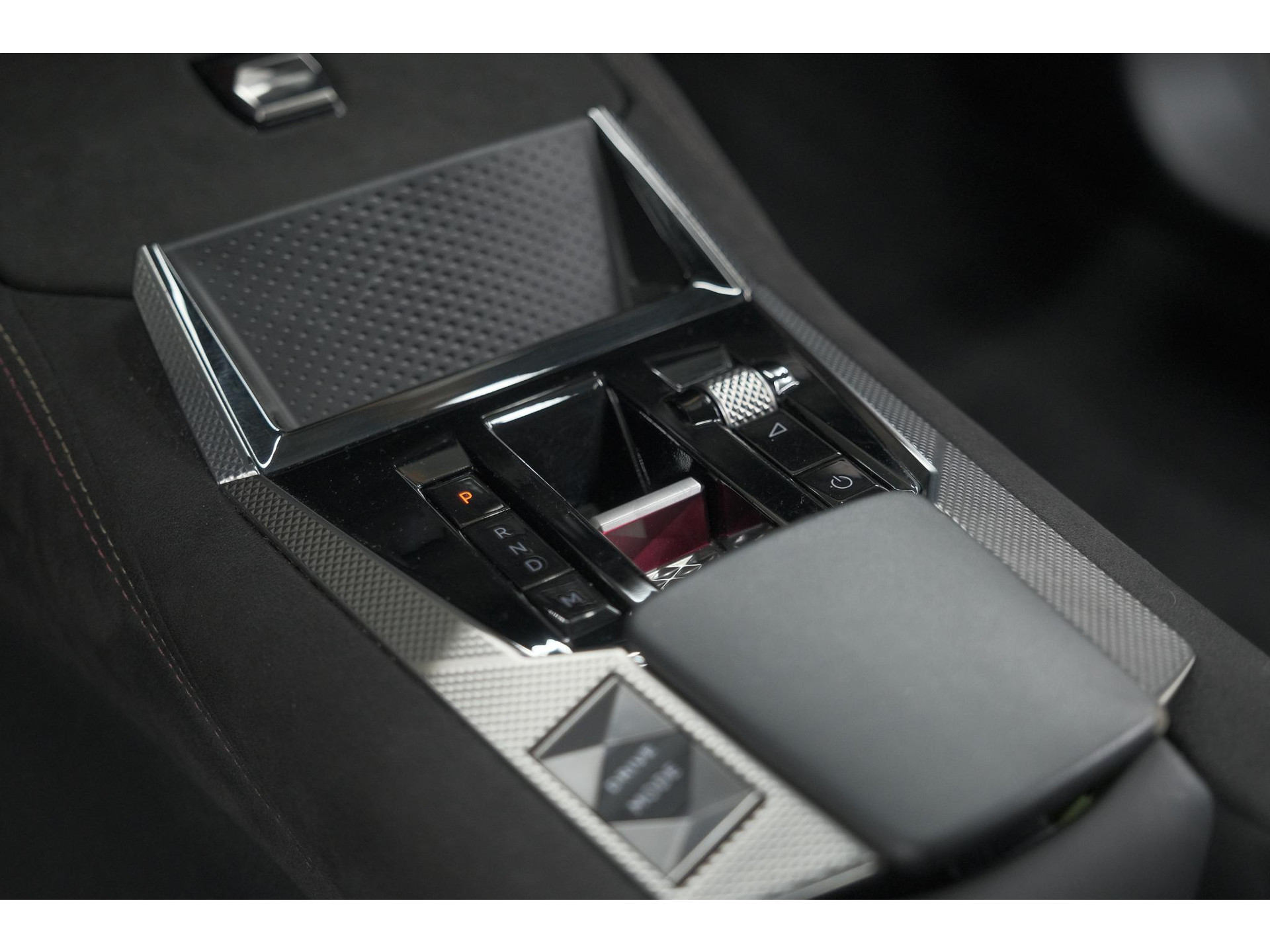 DS 4 PureTech 130 EAT8 Performance Line | Camera | Apple Carplay | Alcantara® bekleding | Parkeersensensoren