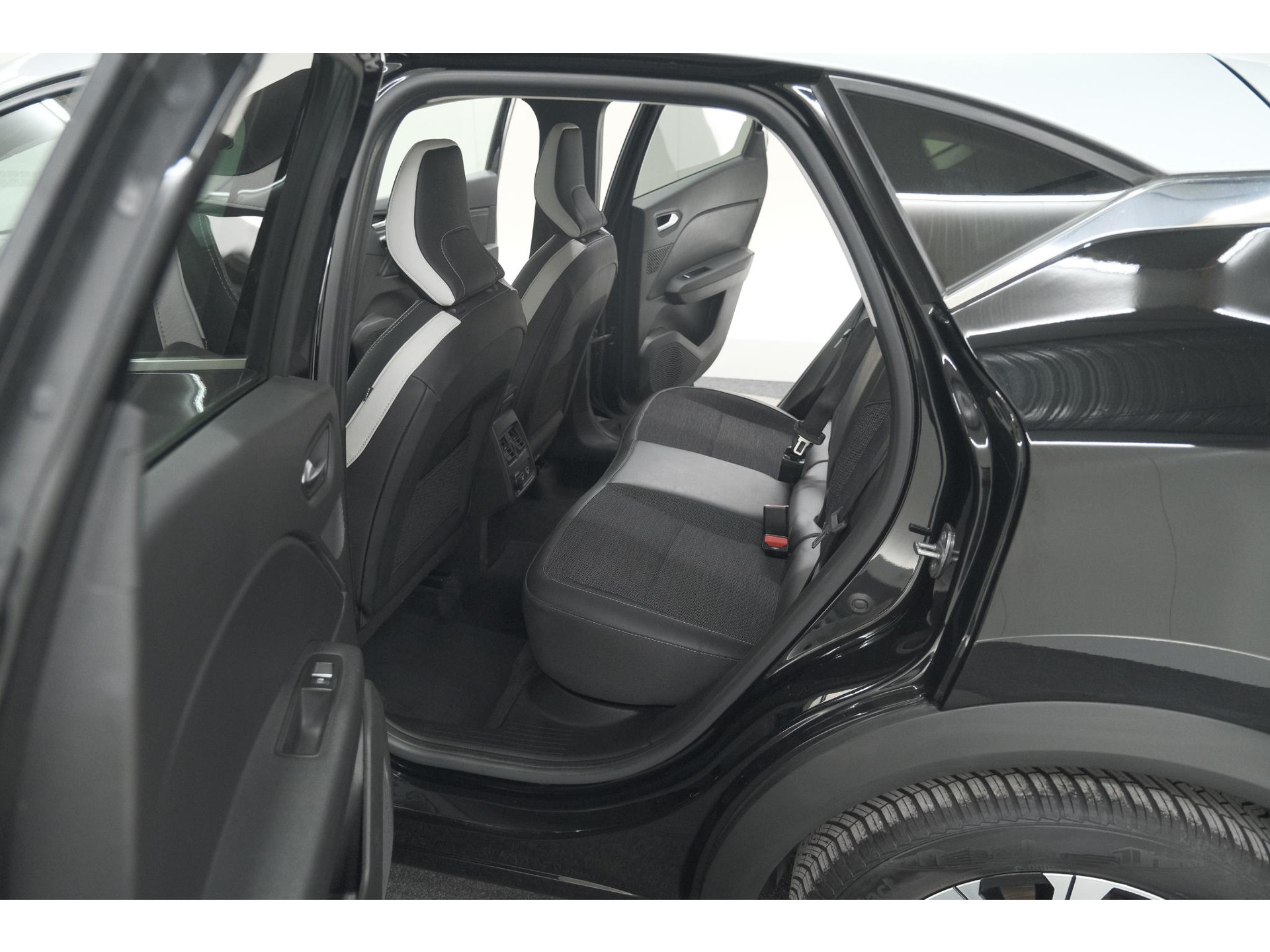 Renault Captur 1.6 E-Tech full hybrid 145 techno | Pack Full Screen | Camera | Navigatie | Allseason Banden