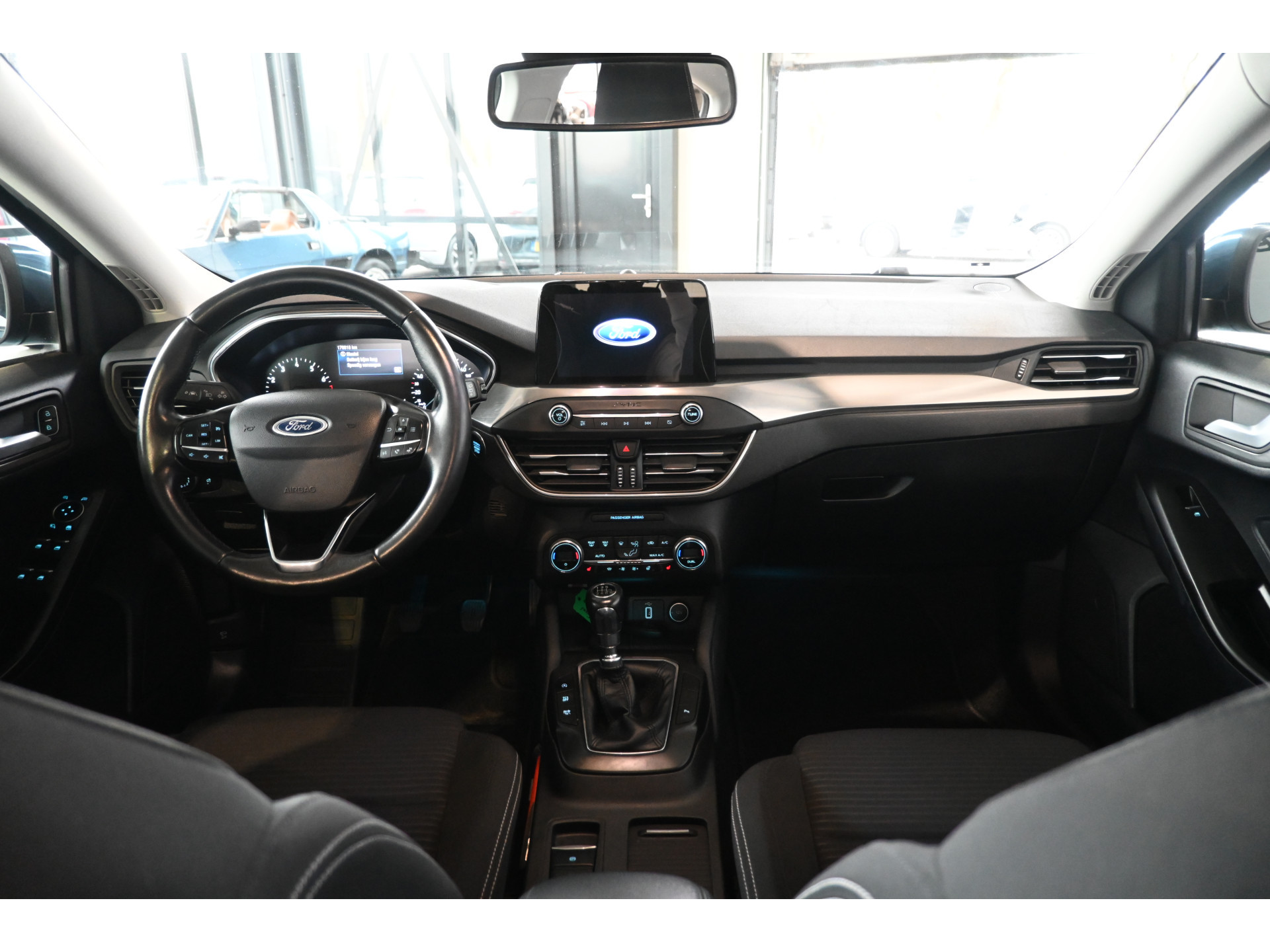 Ford Focus 1.0 EcoBoost Titanium Business Clima Navigatie Stuur/Stoelverwarming Rijklaarprijs! Inruil Mogelijk!