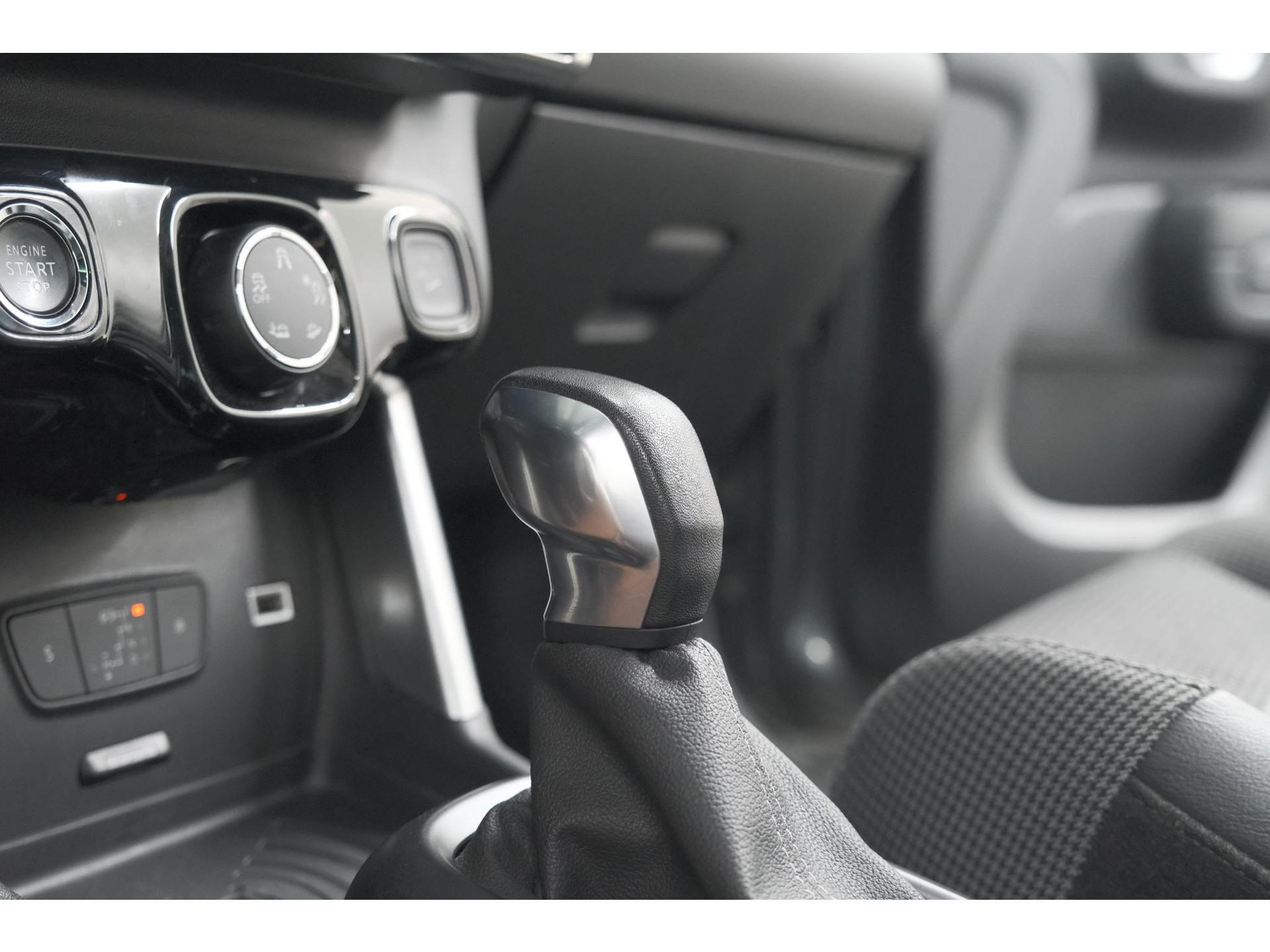 Citroen C3 Aircross PureTech 110 EAT6 Shine | Trekhaak | Panoramadak | Head-Up Display | Camera | Navigatie
