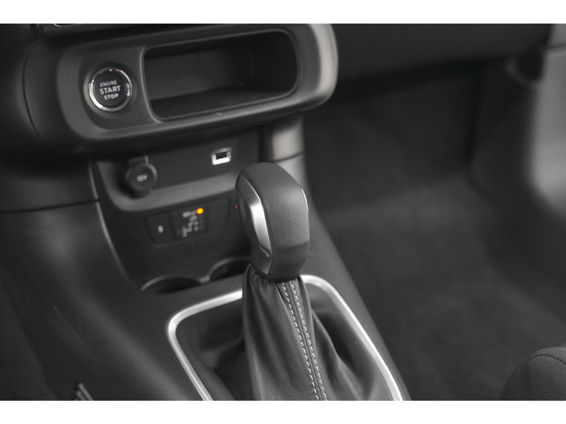 Citroen C3 PureTech 110 EAT6 Max | Camera | Parkeersensoren | Navigatie | Apple Carplay