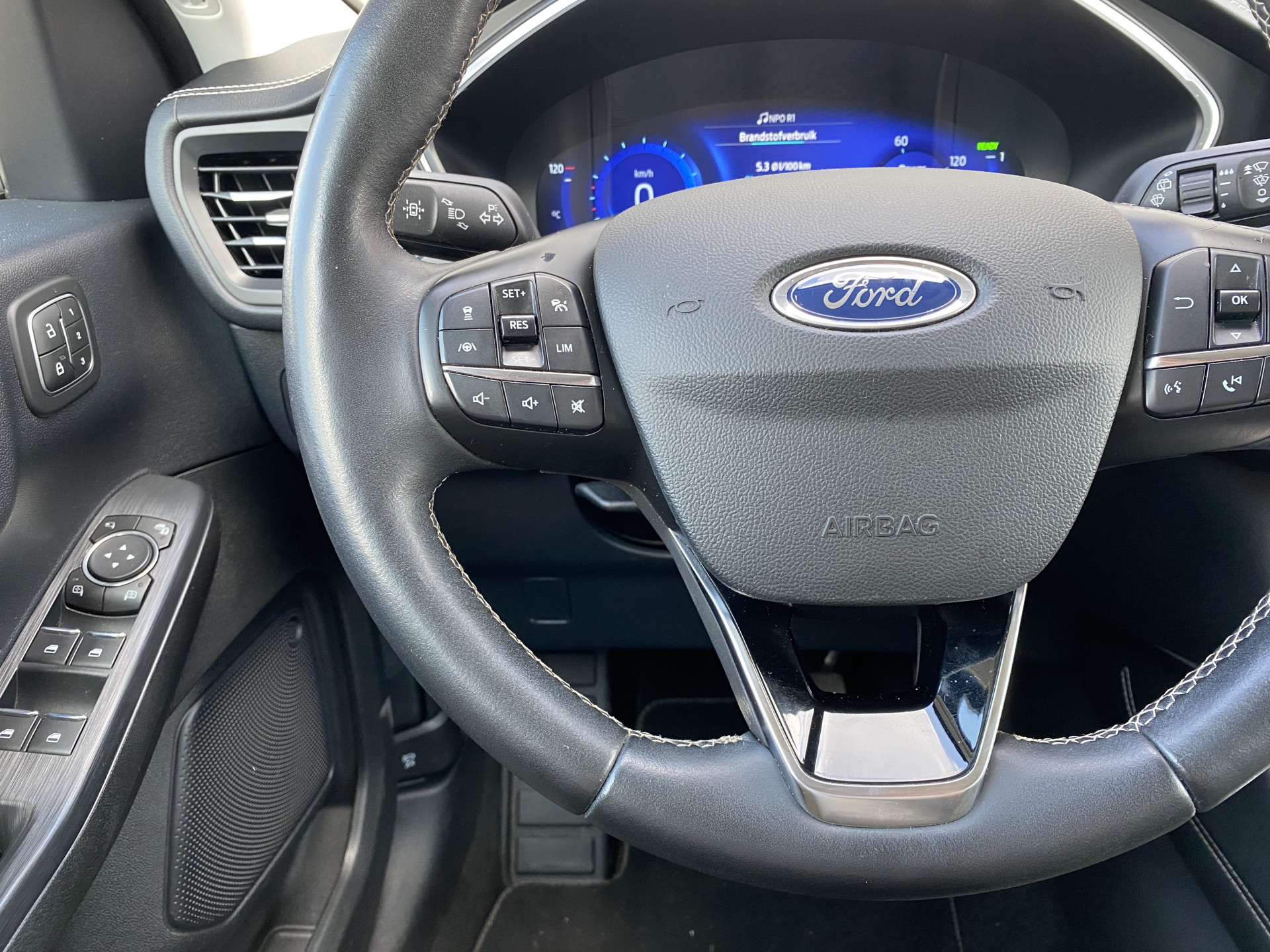 Ford Kuga 2.5 PHEV Vignale 225 pk | dealer onderh. | panoramadak | leder interieur | elektr. v. stoelen | navigatie | B&O audio