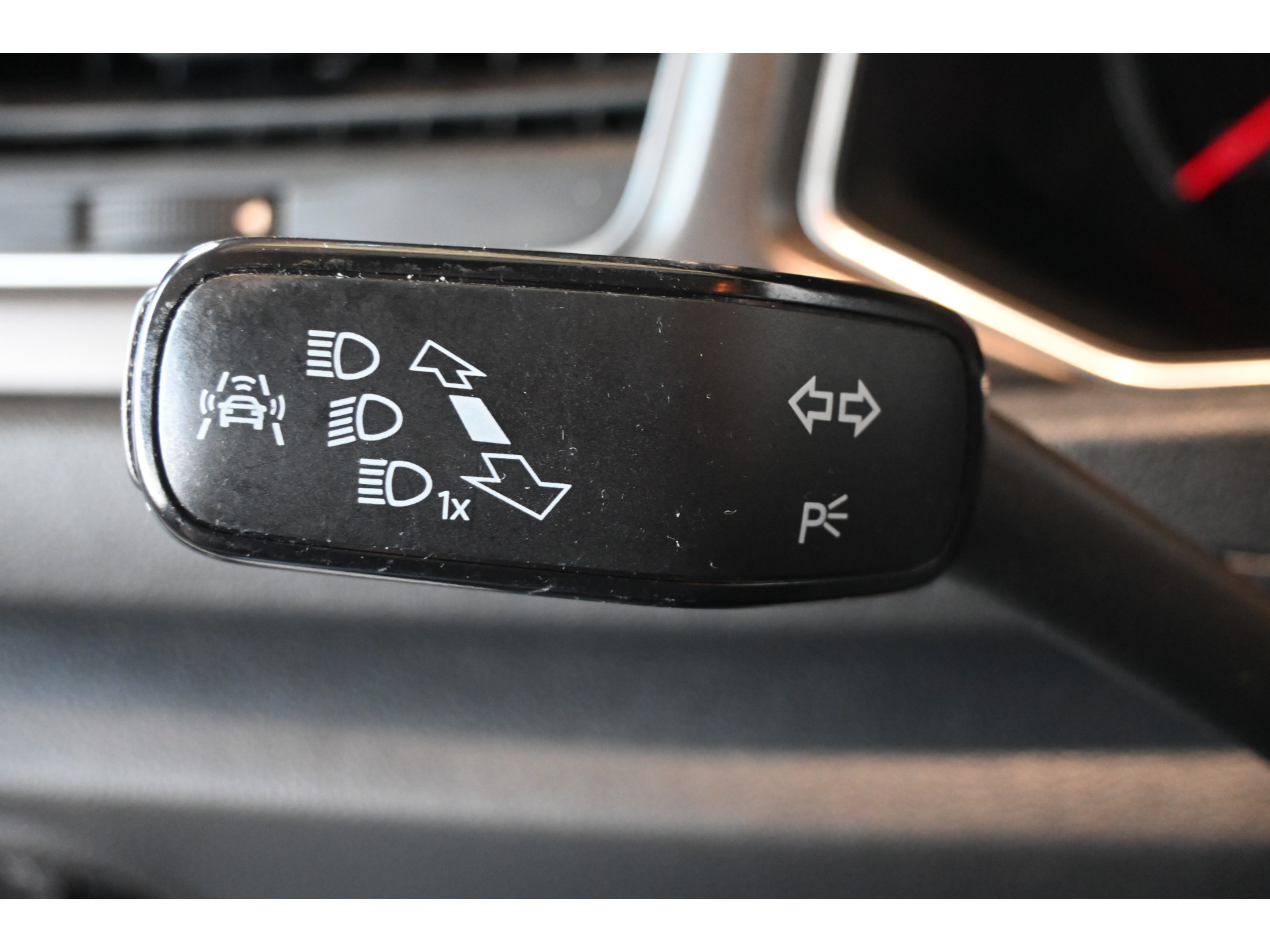 Volkswagen T-Roc 1.0 TSI Style Clima Adaptieve cruise Navigatie PDC Licht metaal Inruil mogelijk