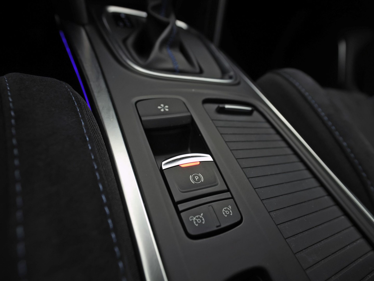 Renault Mégane Estate 1.6 TCe GT 205Pk Automaat (VIRTUAL COCKPIT, GROOT NAVI, KUIPSTOELEN, HEAD-UP DISPLAY, CAMERA, ADAPTIVE CRUISE, BOSE, STOELVERWARMING, NIEUWSTAAT)