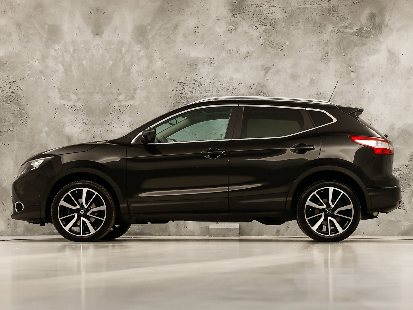 Nissan Qashqai 1.6 Tekna Sport (PANORAMADAK, NAVIGATIE, 360 CAMERA, LEDER, ELEK SPORTSTOELEN, GETINT GLAS, CRUISE, NIEUWSTAAT)