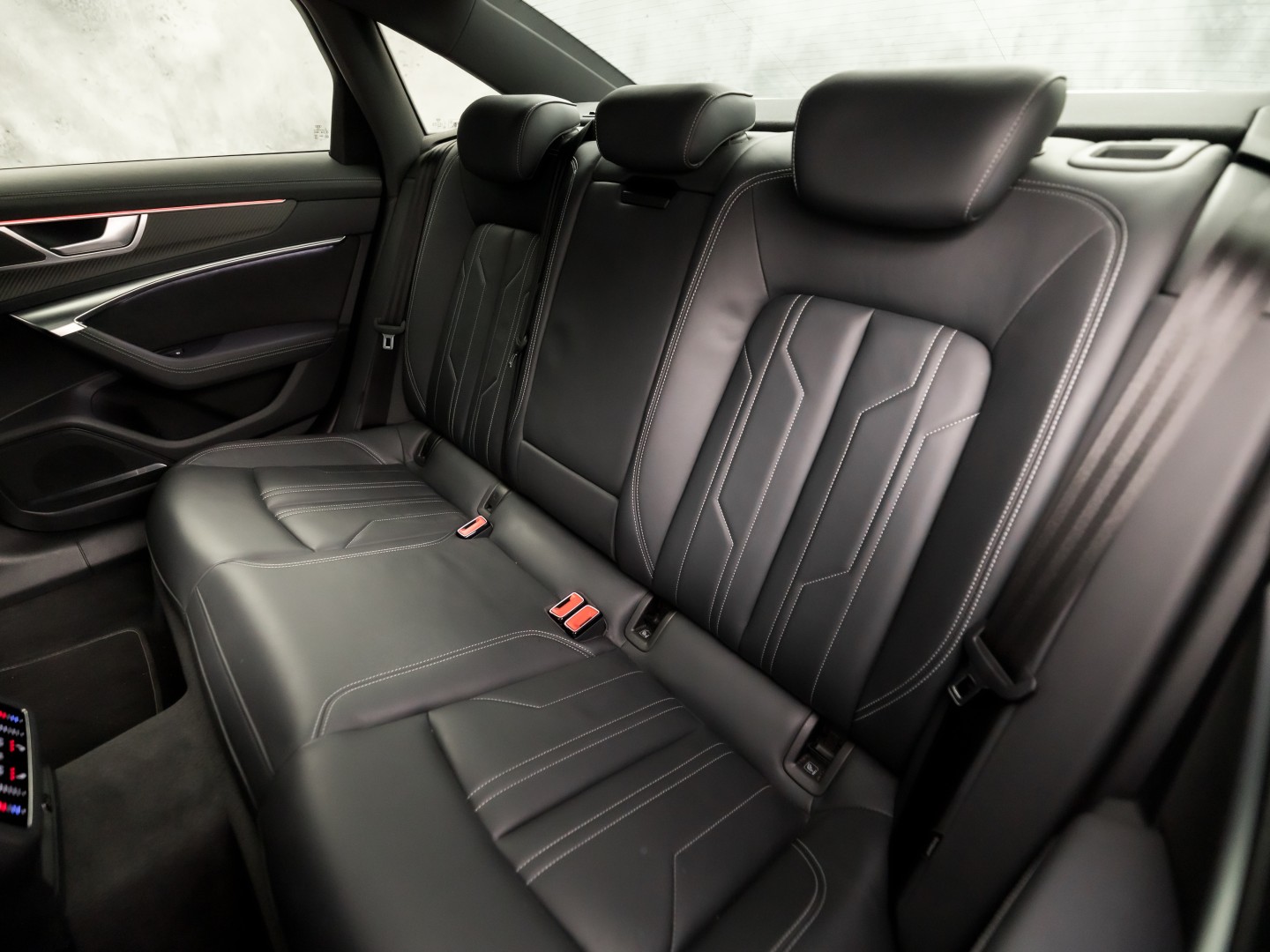 Audi A6 55 TFSI e Quattro S-Line Competition 367Pk Automaat (PANORAMADAK, CARBON PACK, BANG&OLUFSEN, APPLE CARPLAY, CAMERA, MEMORY SEATS, GETINT GLAS, HEAD-UP DISPLAY, ADAPTIVE CRUISE, SFEERVERLICHTING, NIEUWSTAAT)