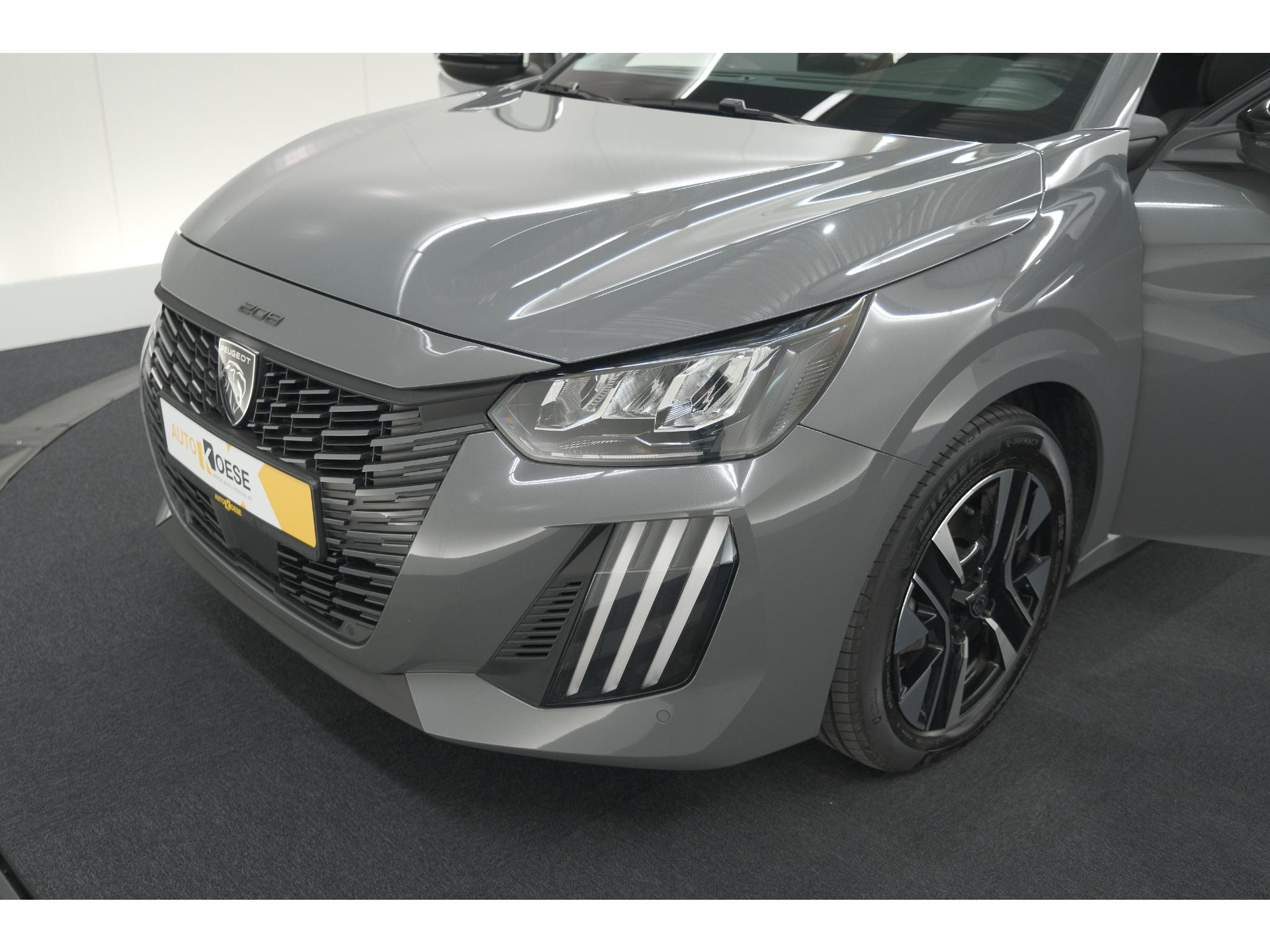 Peugeot 208 PureTech 100 Allure | Gris Selenium | Apple Carplay | Parkeersensoren | Climate Control