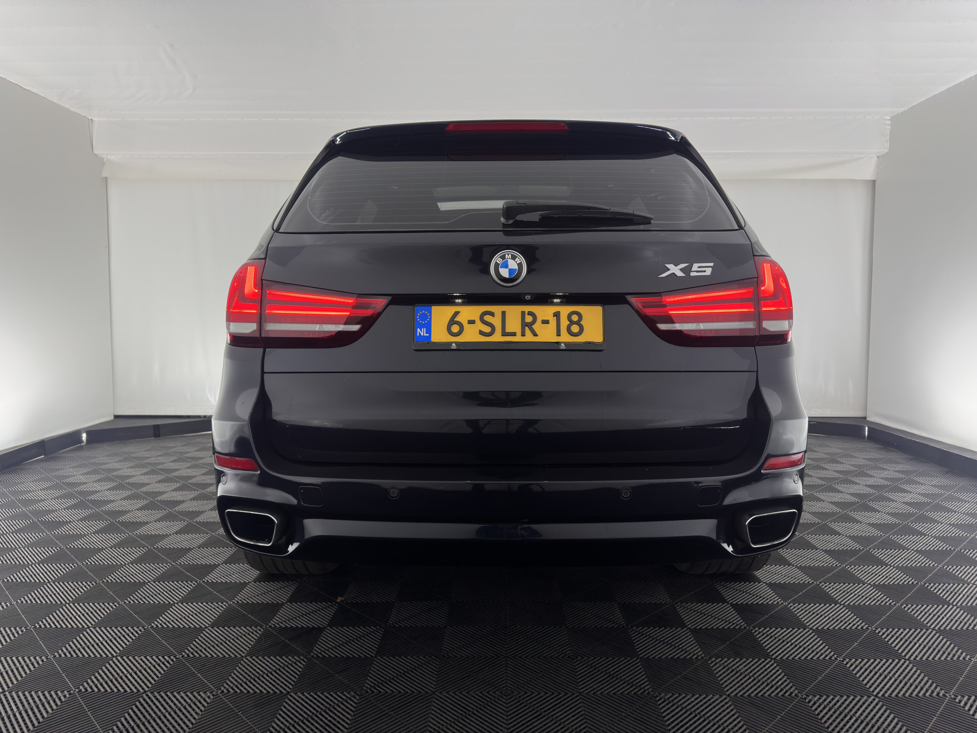 BMW X5 xDrive50i M-Sport High Executive [ 7-pers. ] Aut. *PANO | LUXURY-LEATHER | FULL-LED | HEAD-UP | MEMORY-PACK | DIGI-COCKPIT | KEYLESS | CAMERA | NAVI-FULLMAP | AMBIENT-LIGHT | HEATED-COMFORTSEATS | SHIFT-PADDLES | PRIVACY-GLASS | TOWBAR