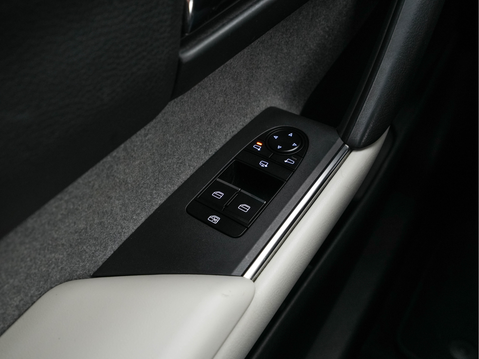 Mazda MX-30 e-SkyActiv 145 Comfort 36 kWh {SOH-94%} (INCL-BTW) *NAVI-FULLMAP | ADAPTIVE-CRUISE | BLIND-SPOT | FULL-LED | KEYLESS | CAMERA | DAB+ | HEAD-UP | DIGI-COCKPIT | COMFORT-SEATS | CCS-FASTLOADER | 18''ALU*