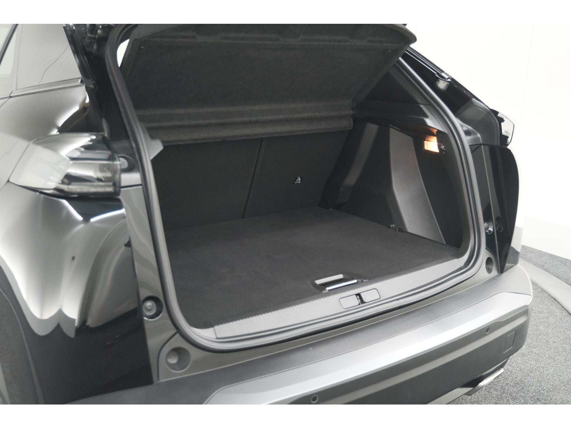 Peugeot 2008 PureTech 130 EAT8 GT | Camera | Parkeersensoren | Apple Carplay