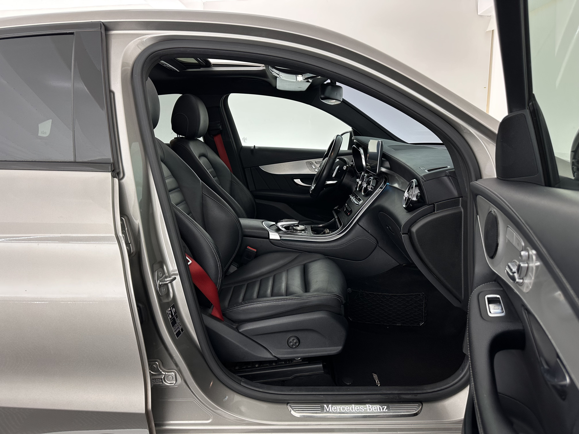 Mercedes-Benz GLC-klasse Coupé 250 d 4MATIC AMG Sport Edition (INCL-BTW) *PANO | LEATHER | FULL-LED | MEMORY-PACK | TOPVIEW | HEATED-SPORTSEATS | NAVI-FULLMAP | PRIVACYGLASS | SHIFTPADDLES | ECC | PDC | CRUISE | 19''ALU*