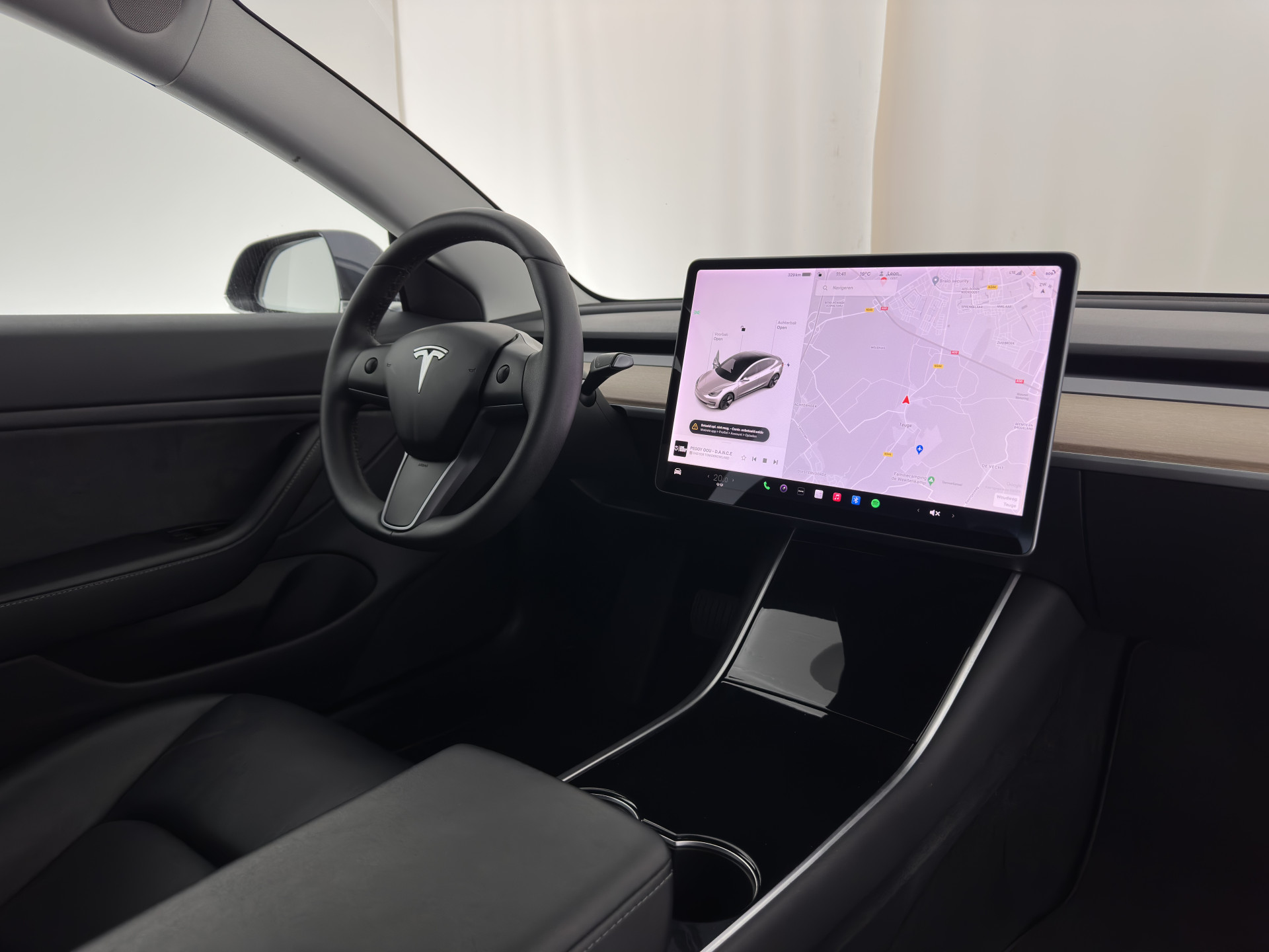 Tesla Model 3 Standard RWD Plus 60 kWh [ 3-Fase ] {SOH-88%} (INCL-BTW) Aut. *PANO | AUTO-PILOT | LEATHER | KEYLESS | FULL-LED | MEMORY-PACK | SURROUND-VIEW | DAB | CARPLAY | DIGI-COCKPIT | LANE-ASSIST | COMFORT-SEATS | 18"ALU*