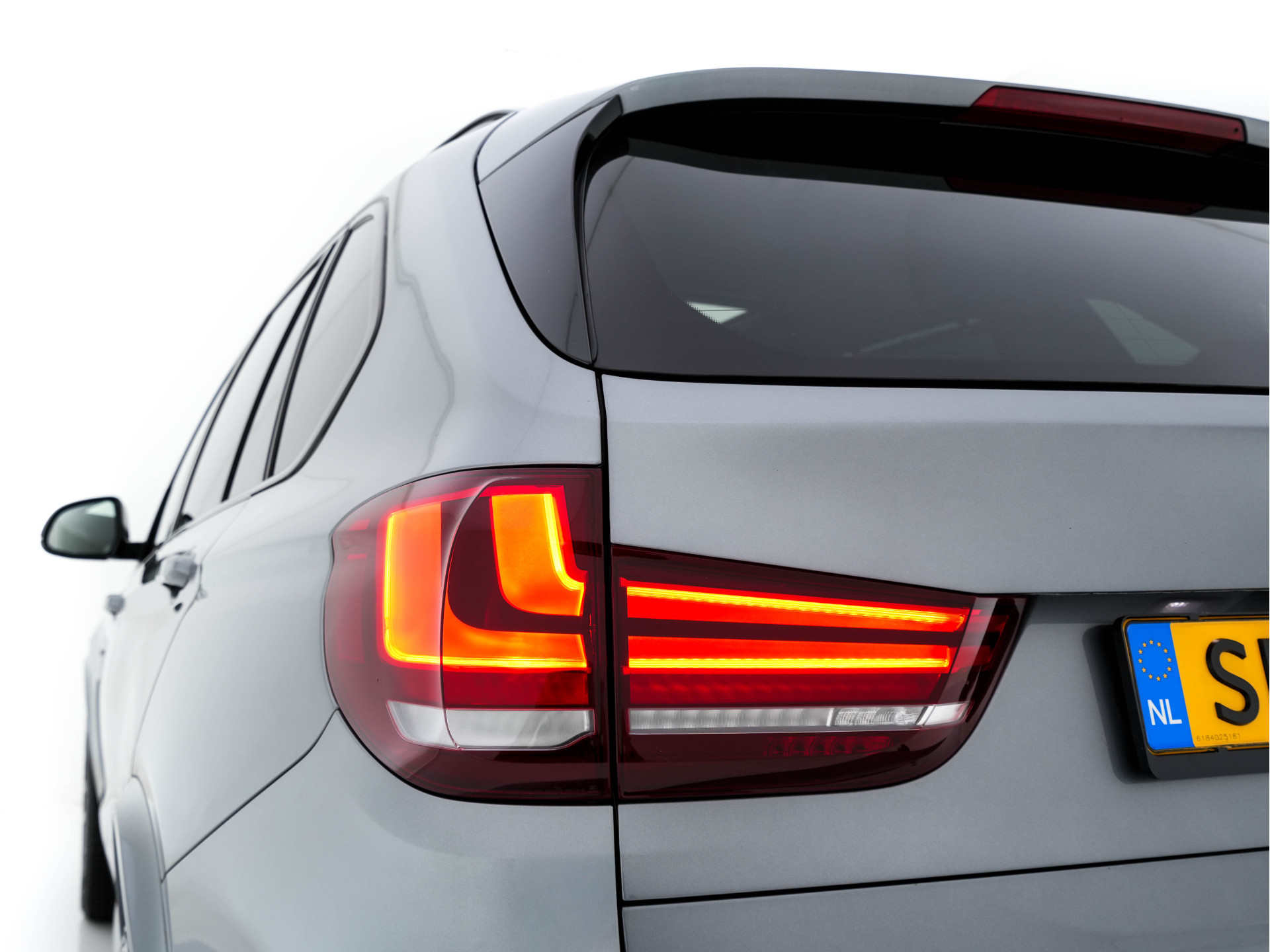 BMW X5 M50d M-Aerodinamica Aut. *PANO | HEAD-UP | LEATHER | ADAPTIVE-CRUISE | SOFT-CLOSE | BANG&OLUFSEN | TOP-VIEW | BLINDSPOT | NIGHT-VISION | MEMORY-PACK | DIGI-COCKPIT | HEATED-COMFORTSEATS | NAVI-FULLMAP |