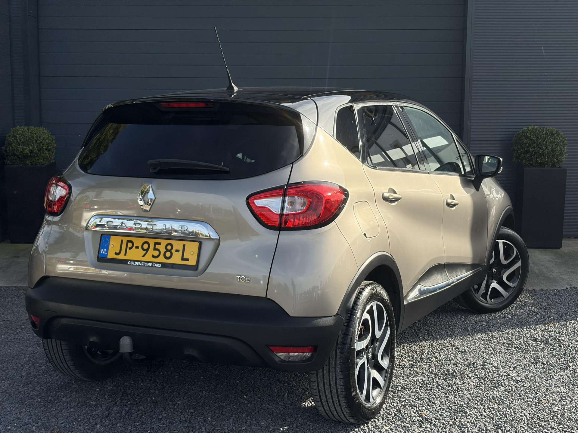 Renault Captur 1.2 TCe Dynamique ✓Navi✓Trekhaak✓Keyless✓Clima✓Cruise✓Dealer Onderhouden✓Automaat✓120pk✓Lm velgen✓Pdc✓N.A.P✓Apk tot 06-2027