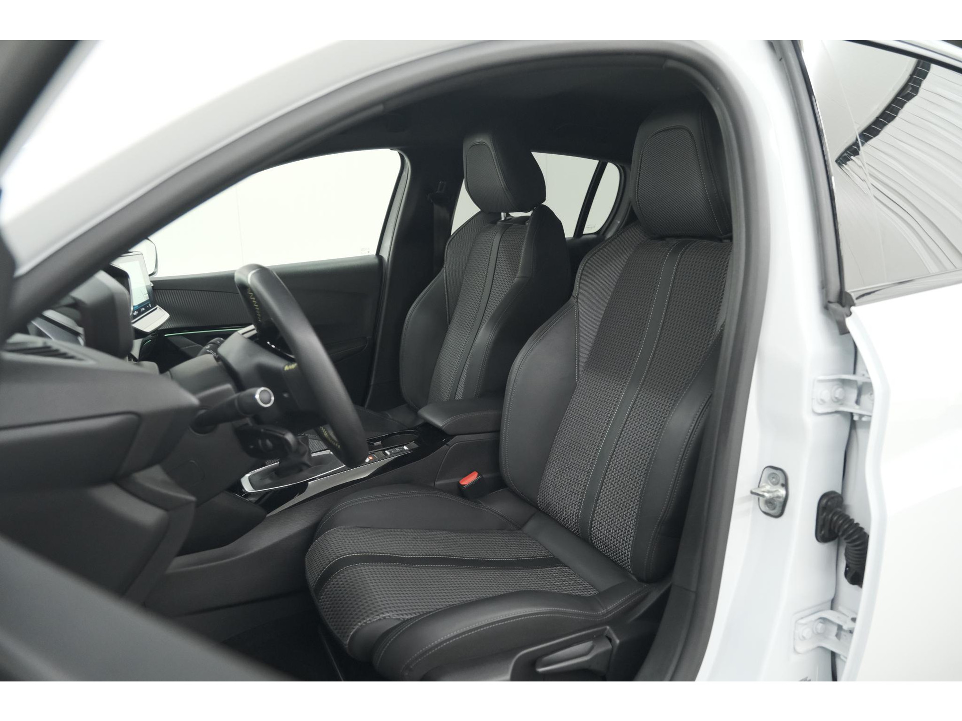 Peugeot 208 PureTech 100 GT | Camera | Navigatie | Sfeerverlichting | Apple Carplay | Parkeersensoren