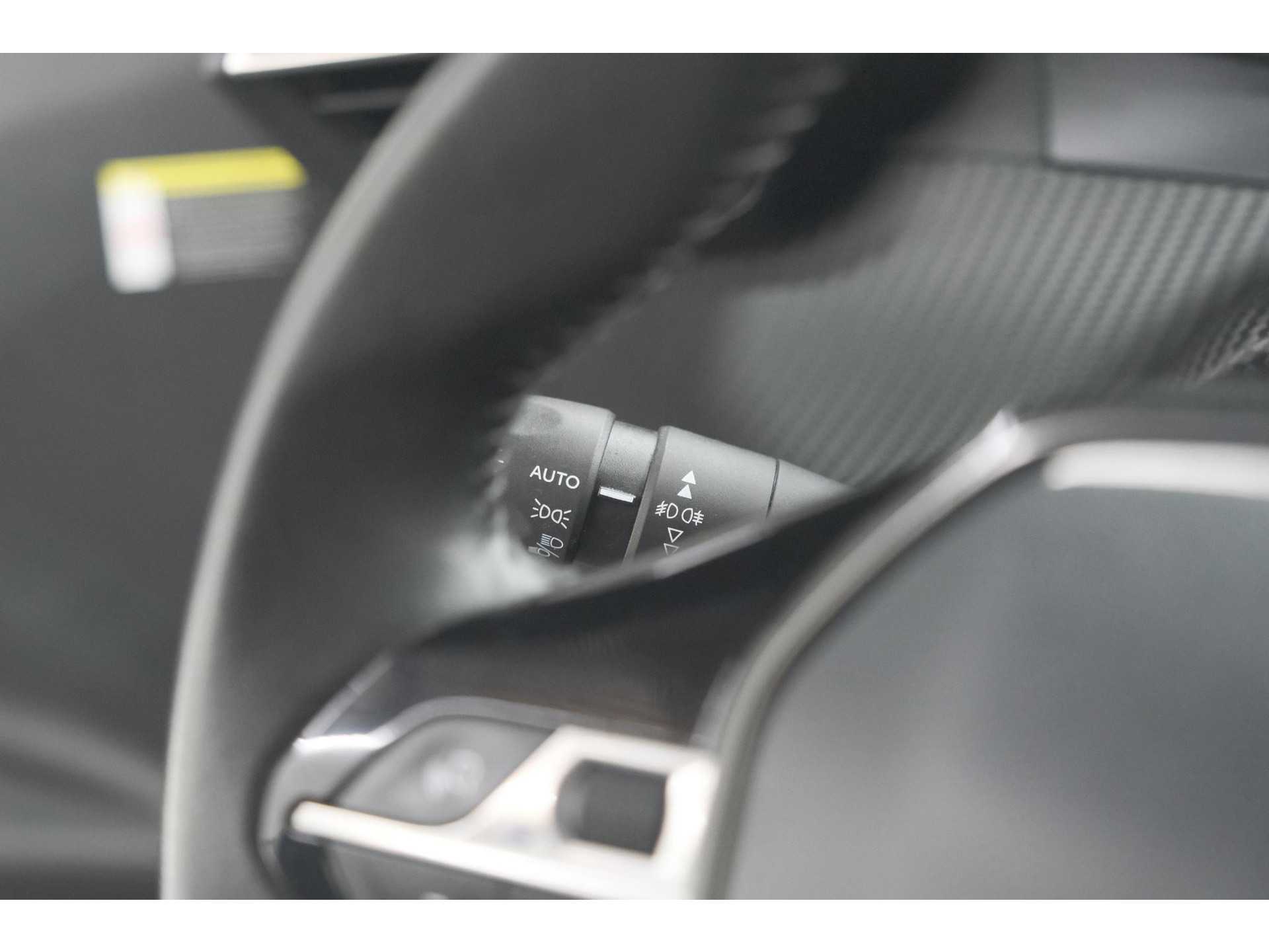 Peugeot e-2008 EV Allure 50 kWh | SOH=96.7 % | 3 Fase Laadfunctie | Camera | Navigatie | Parkeersensoren | Apple Carplay