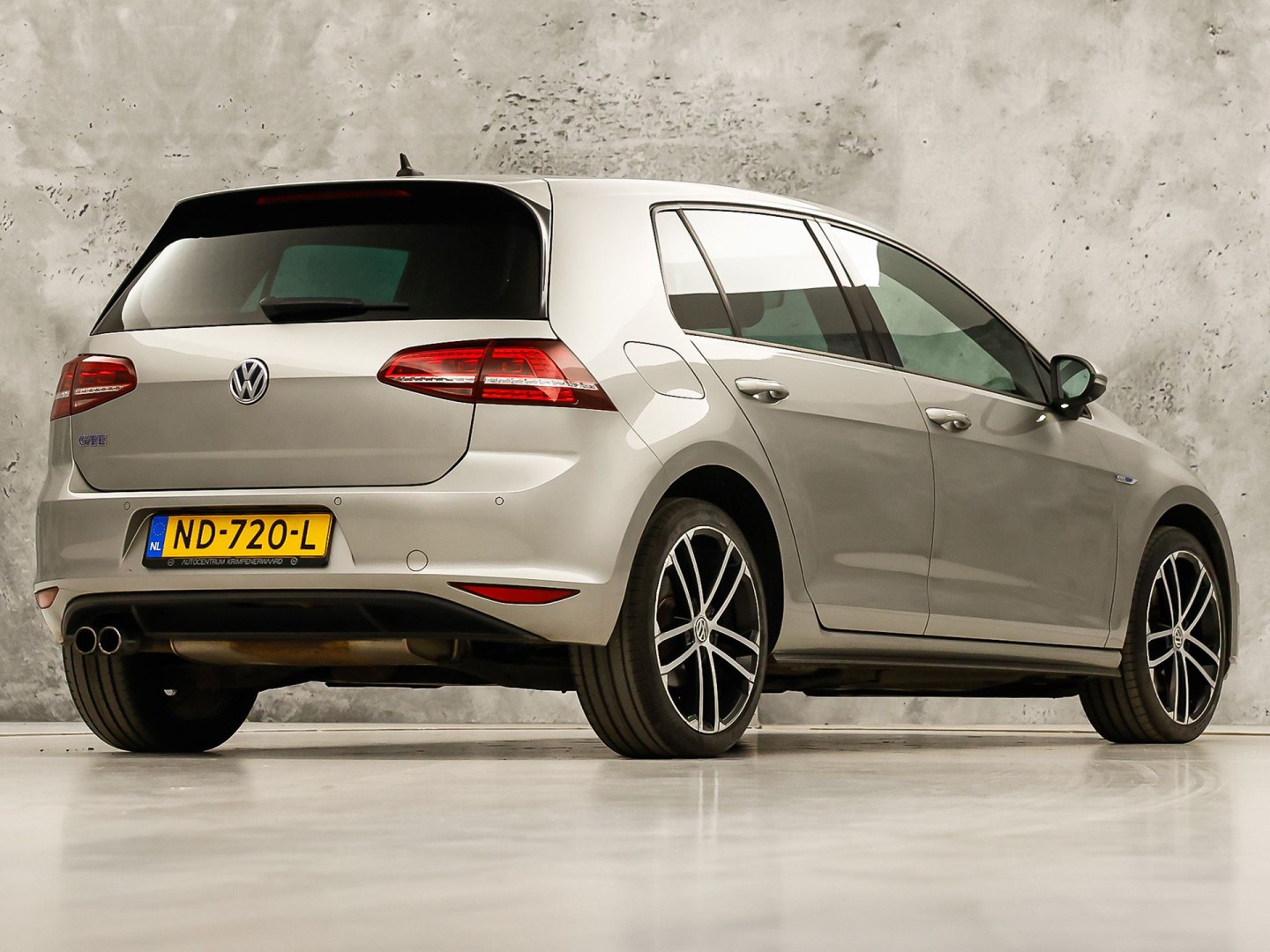 Volkswagen Golf 1.4 TSI GTE 204Pk Automaat (APPLE CARPLAY, NAVIGATIE, SOH 79,4%, CLIMATE, STOELVERWARMING, SPORTSTOELEN, GETINT GLAS, LED KOPLAMPEN, CRUISE, NIEUWSTAAT)