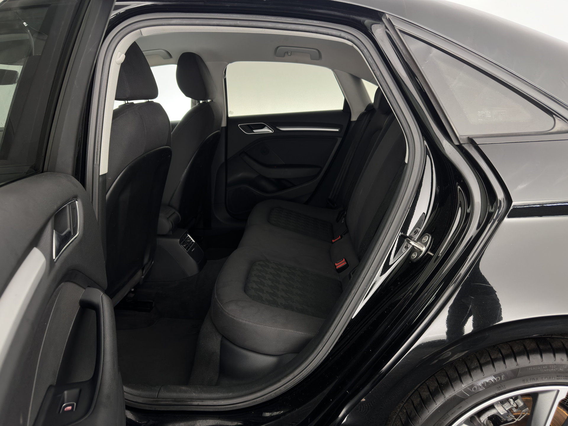 Audi A3 Limousine 1.6 TDI S-Line Ambition Sport Edition *XENON | NAVI-FULLMAP | COMFORT-SEATS | PRIVACY-GLASS | ECC | PDC | CRUISE | 18''ALU*