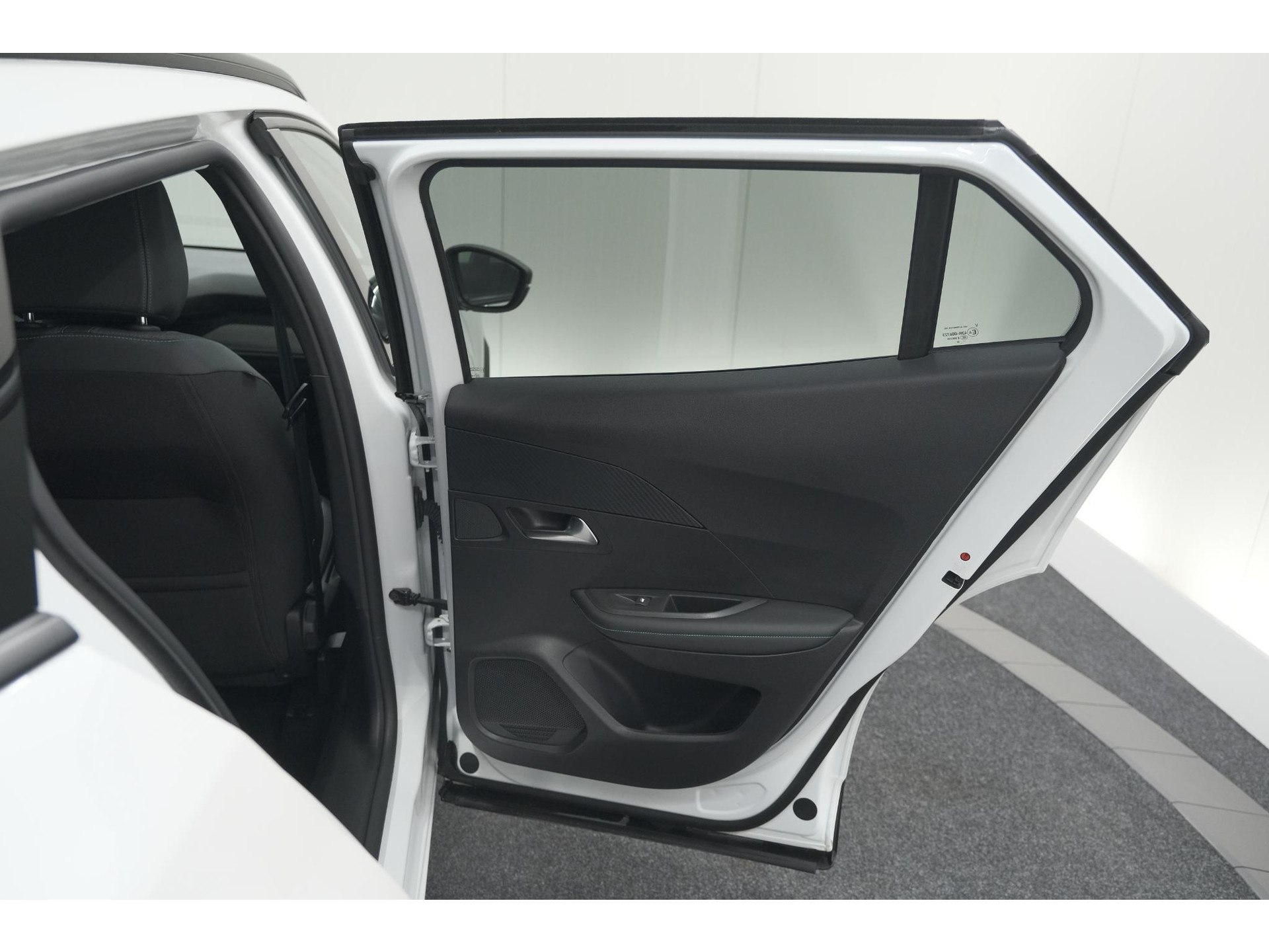 Peugeot 2008 PureTech 102 Allure Pack | Allseason Banden | Parkeersensoren | Apple Carplay