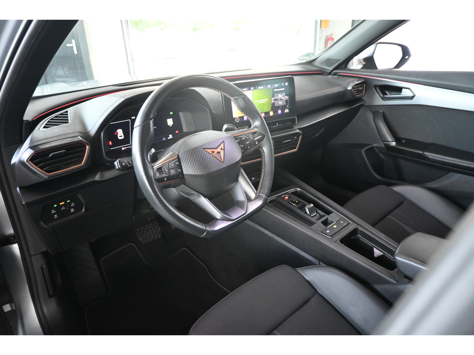 CUPRA Formentor 1.5 TSI Automaat Clima Adaptieve cruise Navigatie Apple carplay Trekhaak PDC Inruil mogelijk