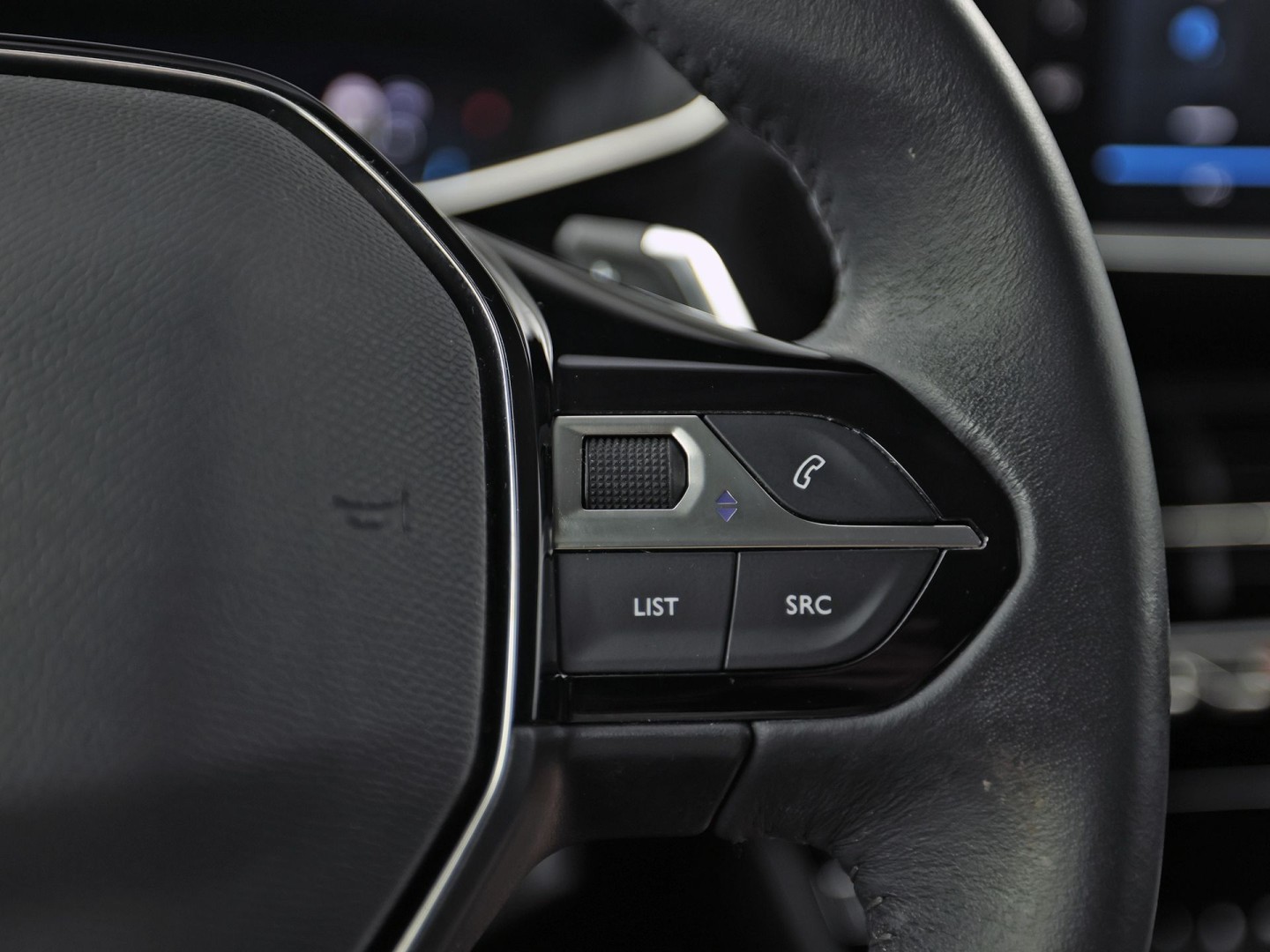 Peugeot 2008 1.2 PureTech Allure Sport Automaat VIRTUAL COCKPIT, APPLE CARPLAY, STOELVERWARMING, LEDER, SPORTSTOELEN, GETINT GLAS, ADAPTIVE CRUISE, NIEUWSTAAT)