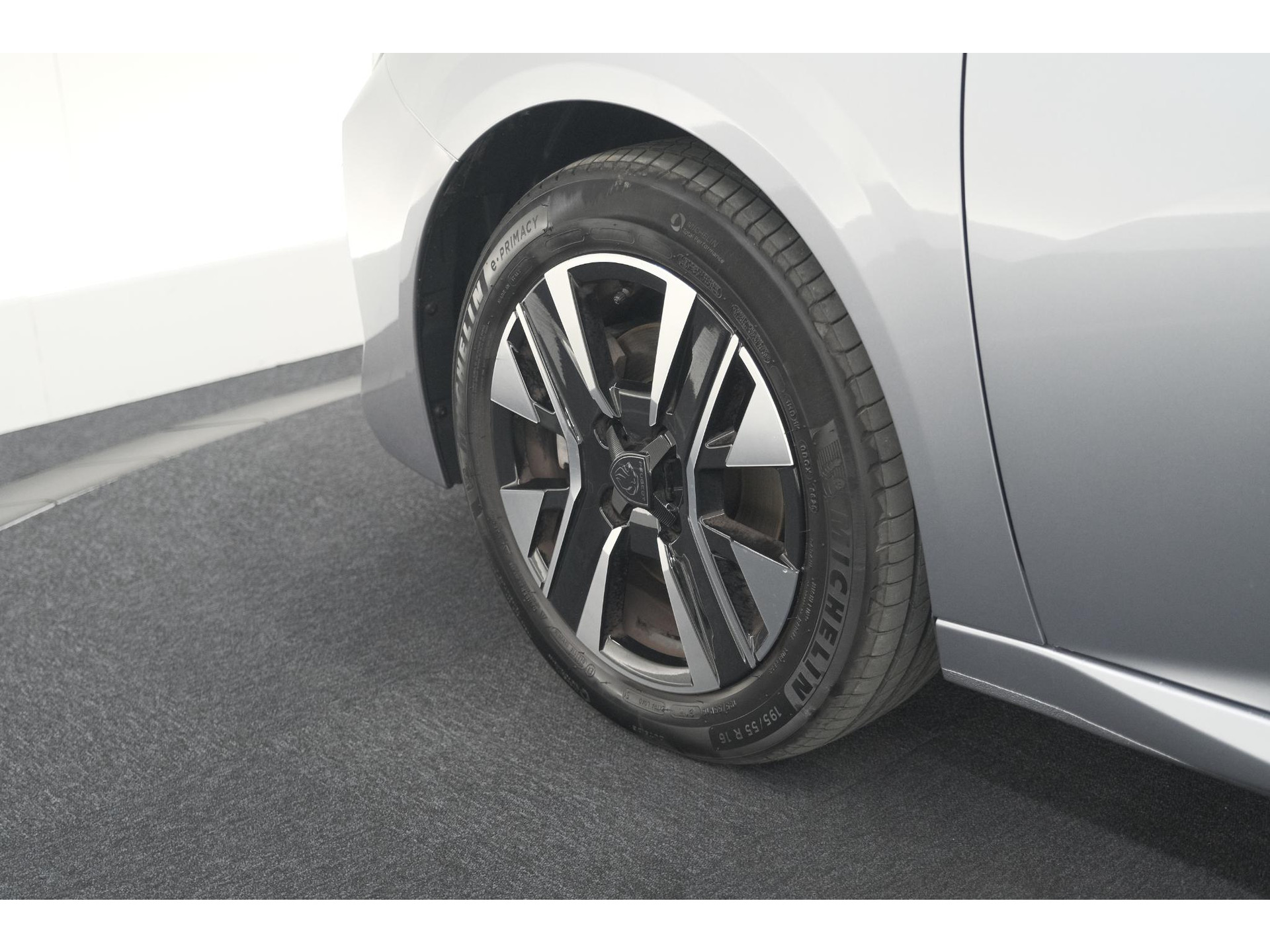 Peugeot 208 PureTech 100 Allure | Apple Carplay | Parkeersensoren | Climate Control