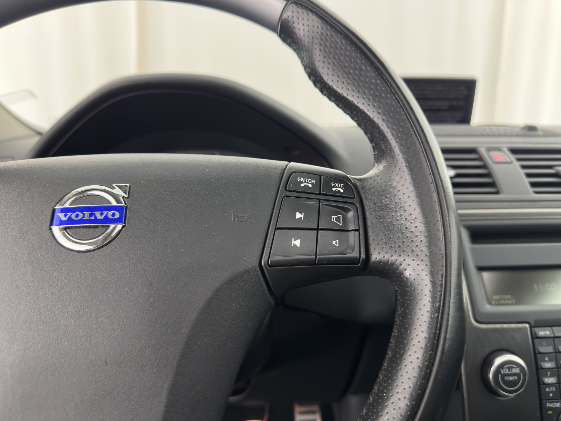 Volvo C30 1.6 D2 R-Design Sport-pack *PANO | BI-XENON | LEATHER-FABRIC | NAVI-FULLMAP | HEATED-SPORTSEATS | ECC | CARBON-INLAY | PDC | PREMIUM-AUDIO | CRUISE | 17''ALU*