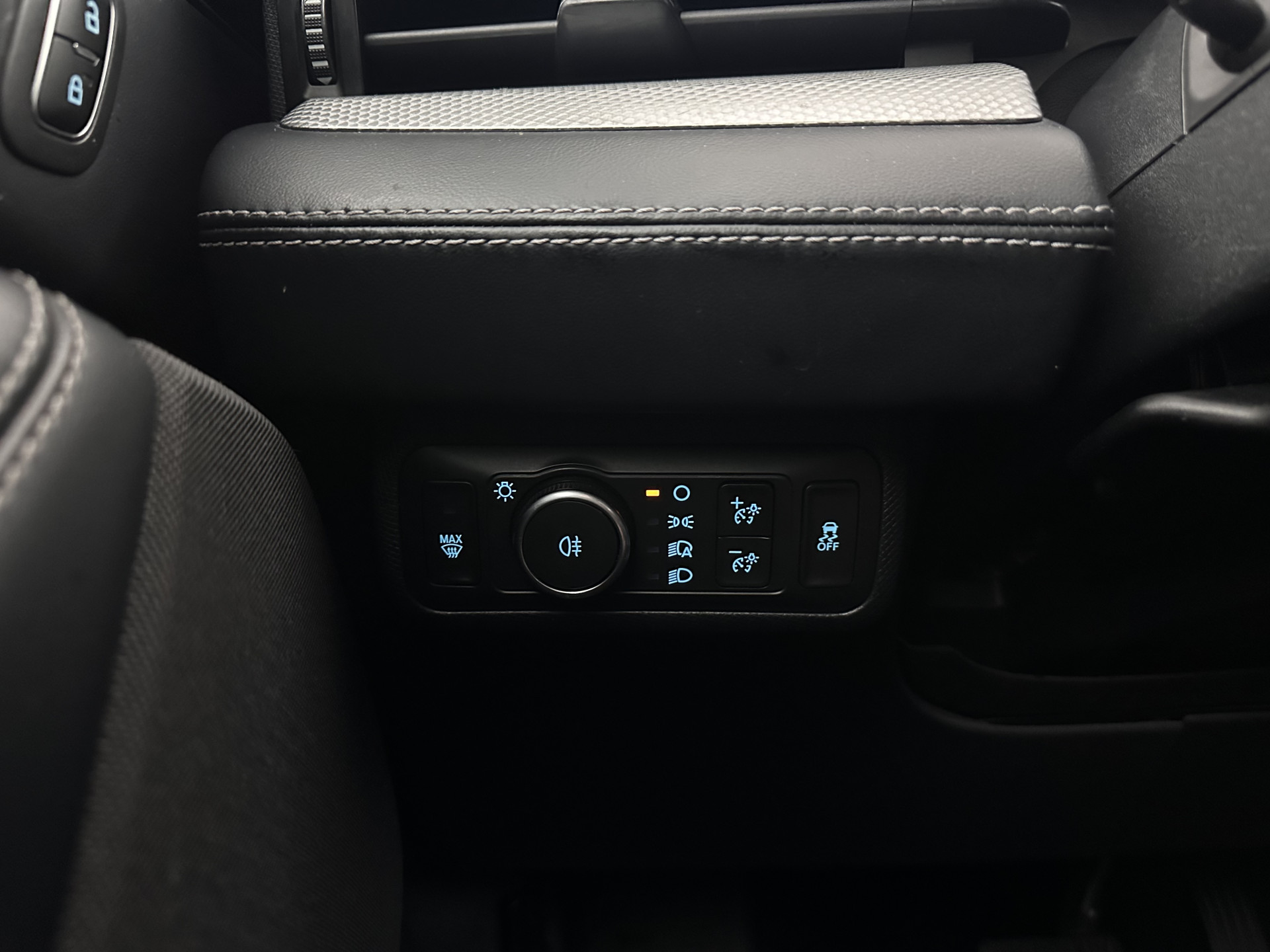 Ford Mustang Mach-E RWD 75 kWh [ 3-Fase-11kW] {SOH-89%} (INCL-BTW) *LEATHER | FULL-LED | DAB | DIGI-COCKPIT | KEYLESS | NAVI-FULLMAP | CARPLAY | HEATED-COMFORTSEATS | TOPVIEW | ADAPTIVE-CRUISE | PRIVACYGLASS | 18'' ALU*