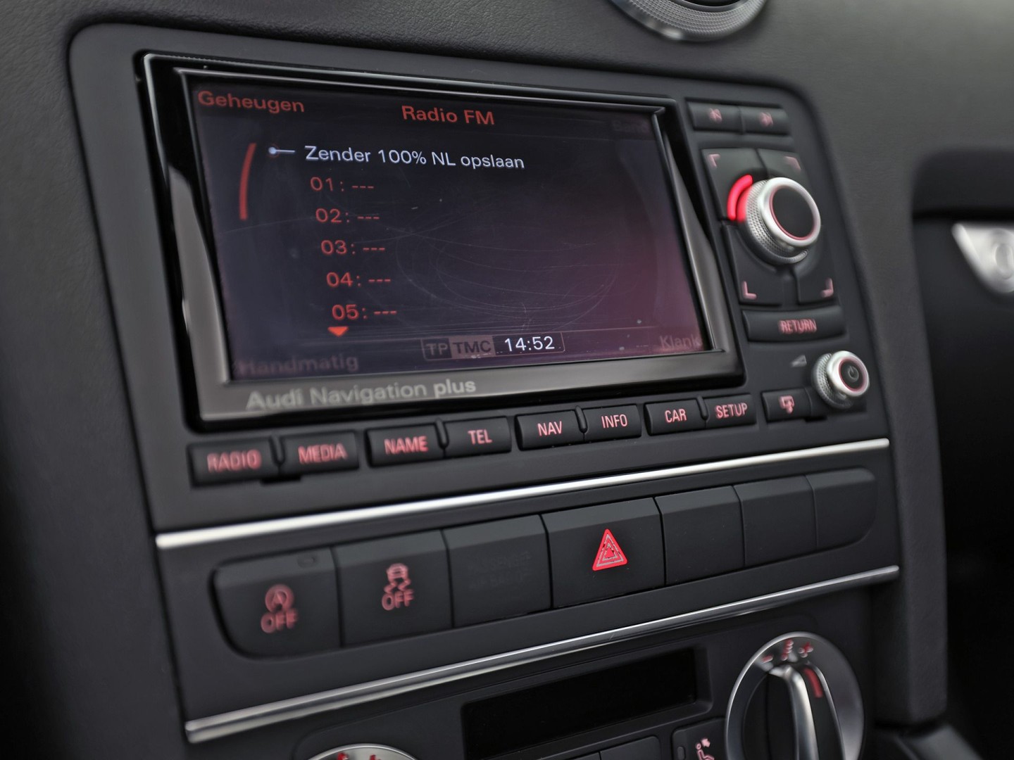 Audi A3 1.2 TFSI S-Line Sport (NAVIGATIE, CLIMATE, LEDER, STOELVERWARMING, SPORTSTOELEN, PARKEERSENSOREN, XENON, NIEUWSTAAT)