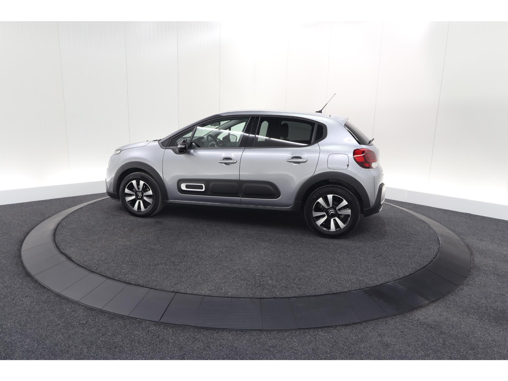 Citroen C3 PureTech 110 EAT6 Max | Parkeersensoren | Apple Carplay | 16 Inch Lichtmetalen Velgen