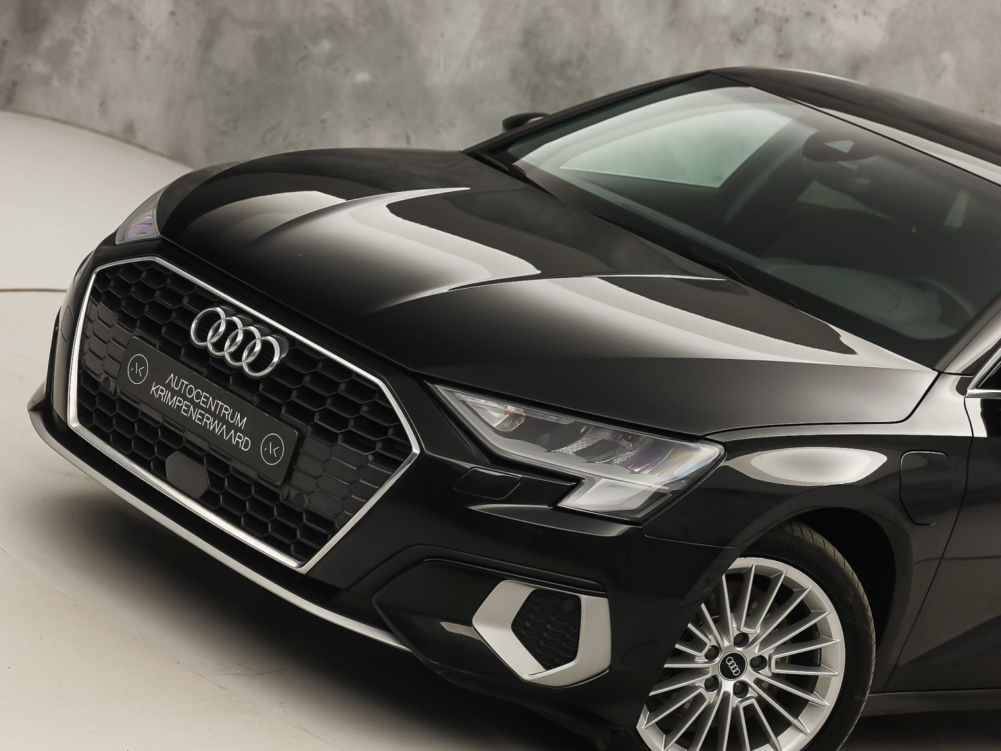 Audi A3 Sportback 40 TFSI e Sport 204Pk Automaat (APPLE CARPLAY, GROOT NAVI, LEDER, STOELVERWARMING, SPORTSTOELEN, ADAPTIVE CRUISE, GETINT GLAS, NIEUWSTAAT)