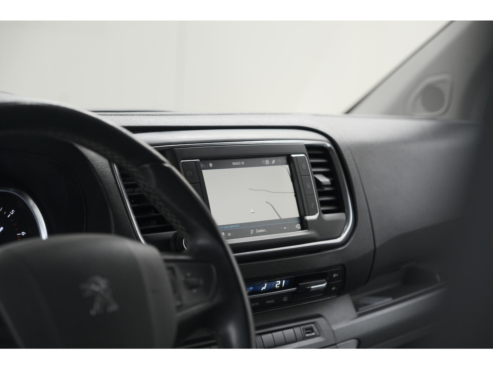 Peugeot Expert 2.0 BlueHDI 180 Automaat Standard Premium | Standkachel | Trekhaak | Head-Up Display | Camera | Apple Carplay | Laadruimte Betimmering