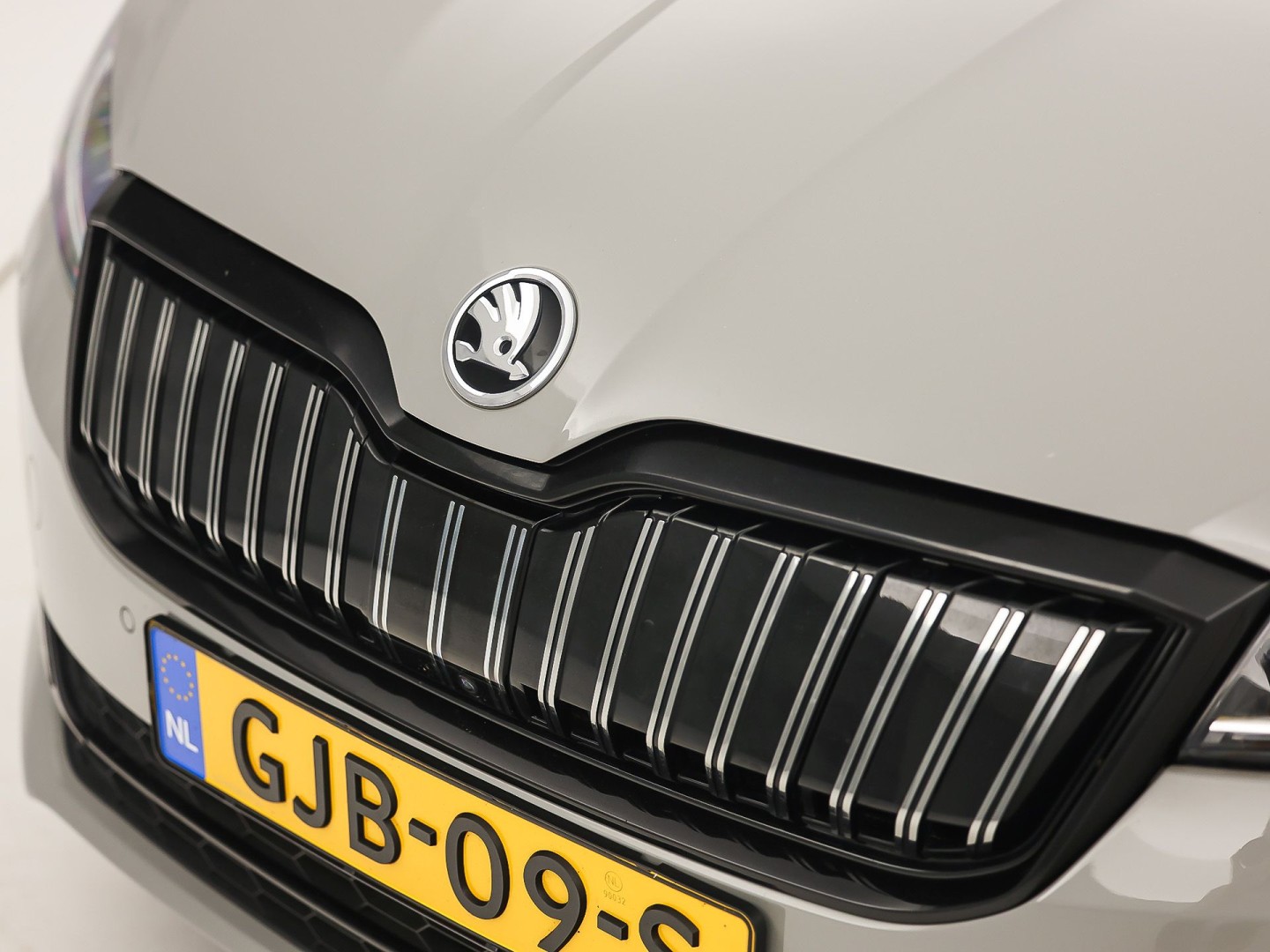 Škoda Superb Combi 1.4 TSI iV Sportline 218Pk Automaat (PANORAMADAK, 360 CAMERA, VIRTUAL COCKPIT, MEMORY SEATS, CANTON AUDIO, STOELVERWARMING, ADAPTIVE CRUISE, SFEERVERLICHTING, APPLE CARPLAY, NIEUWSTAAT)