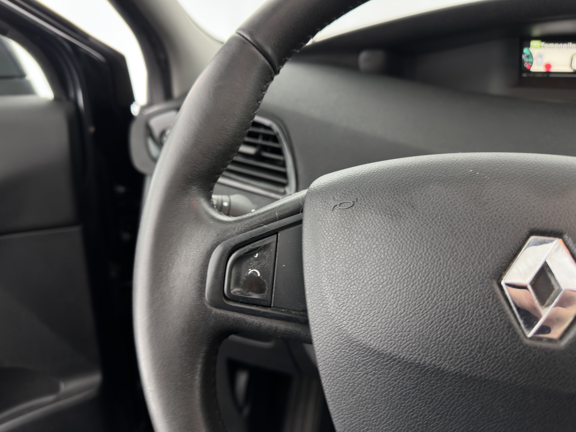 Renault Scénic 2.0 Aut. *PANO | LEATHER-FABRIC | NAVI-FULLMAP | KEYLESS | ECC | DIGIT-COCKPIT | PDC | CRUISE | TOWBAR |  17''ALU*