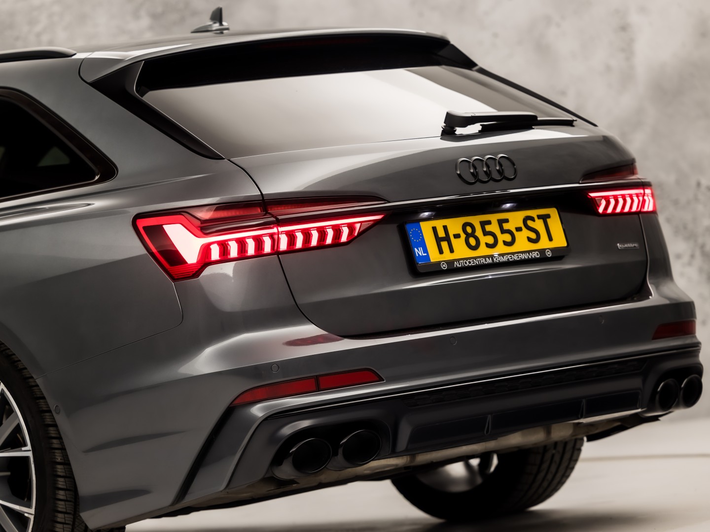 Audi A6 Avant 55 TFSI quattro S-Line 340Pk Automaat (PANORAMADAK, 6 CILINDER, BANG&OLUFSEN, HEAD-UP DISPLAY, NAPPA LEDER, MEESTURENDE ACHTERAS, CAMERA, STOELVERWARMING, SFEERVERLICHTING, ADAPTIVE CRUISE, MATRIX LED, NIEUWSTAAT)