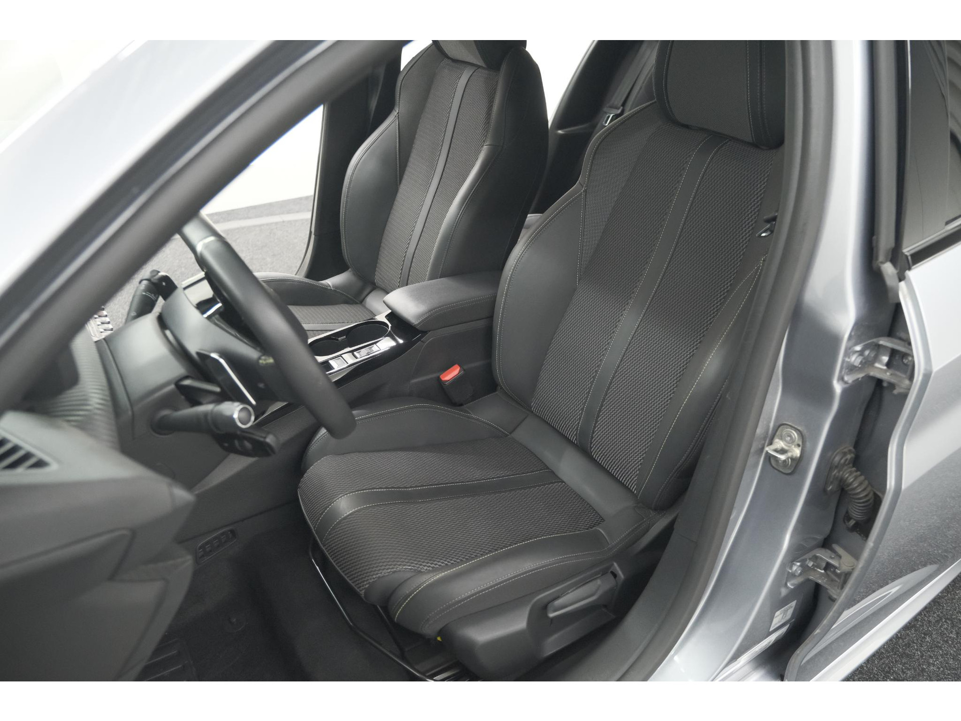 Peugeot 208 Hybrid 136 e-DCS6 GT | Camera | Apple Carplay & Android Auto | Parkeersensoren