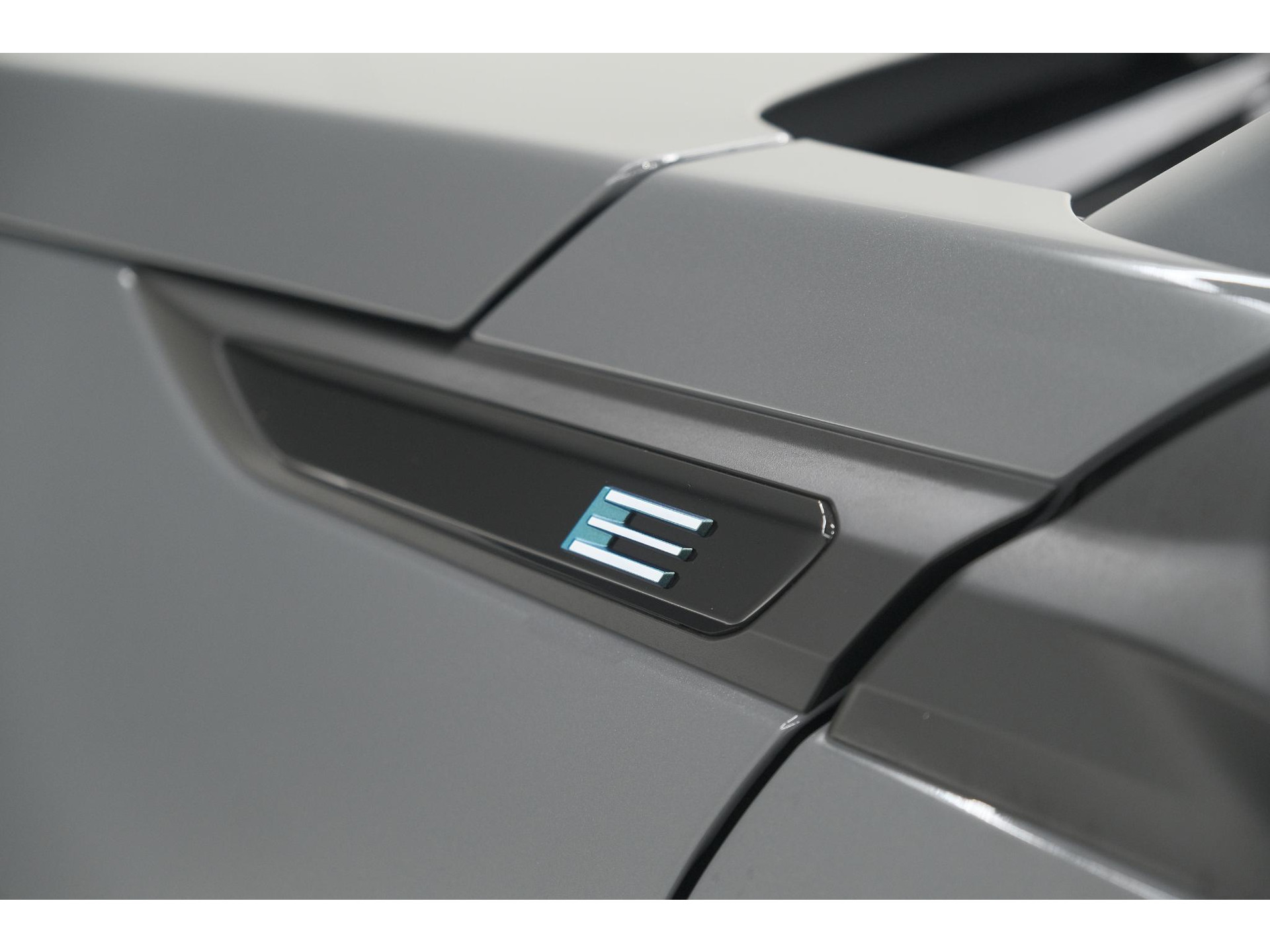Peugeot e-2008 EV Allure 54 kWh | 11 KW Lader | Warmtepomp | Apple Carplay | Parkeersensoren